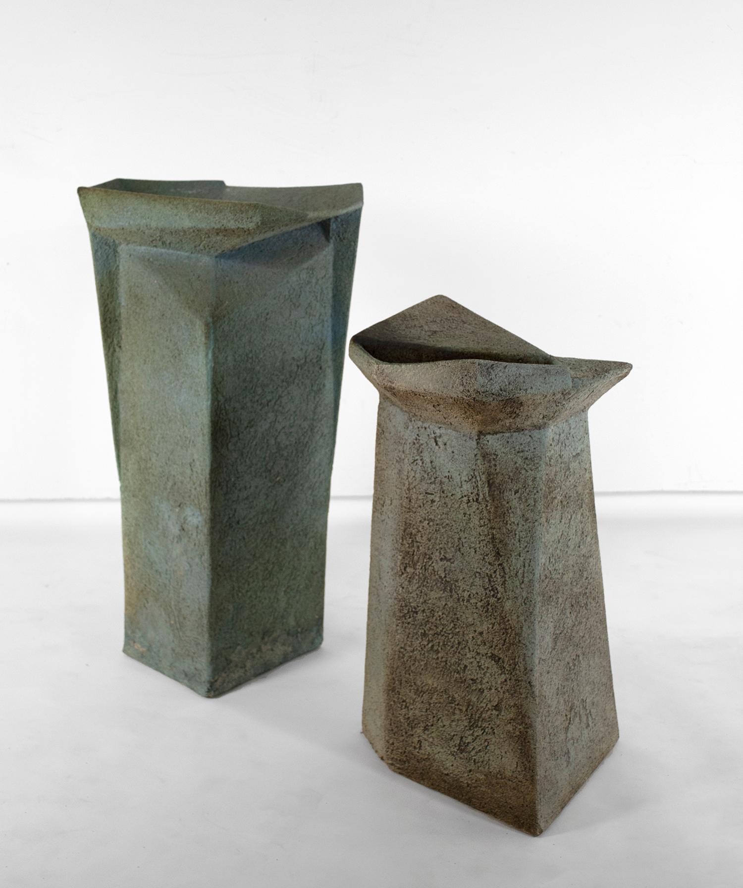Vases en céramique Pia Manu Design brutal à facettes émaillé turquoise Échelle monumentale Bon état à Dallas, TX