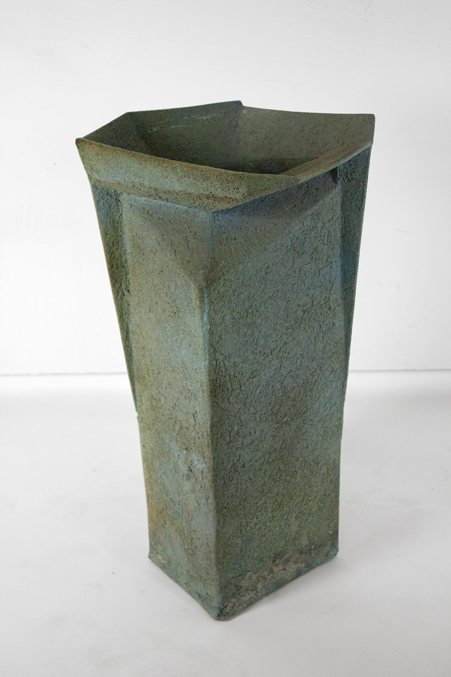 20ième siècle Vases en céramique Pia Manu Design brutal à facettes émaillé turquoise Échelle monumentale