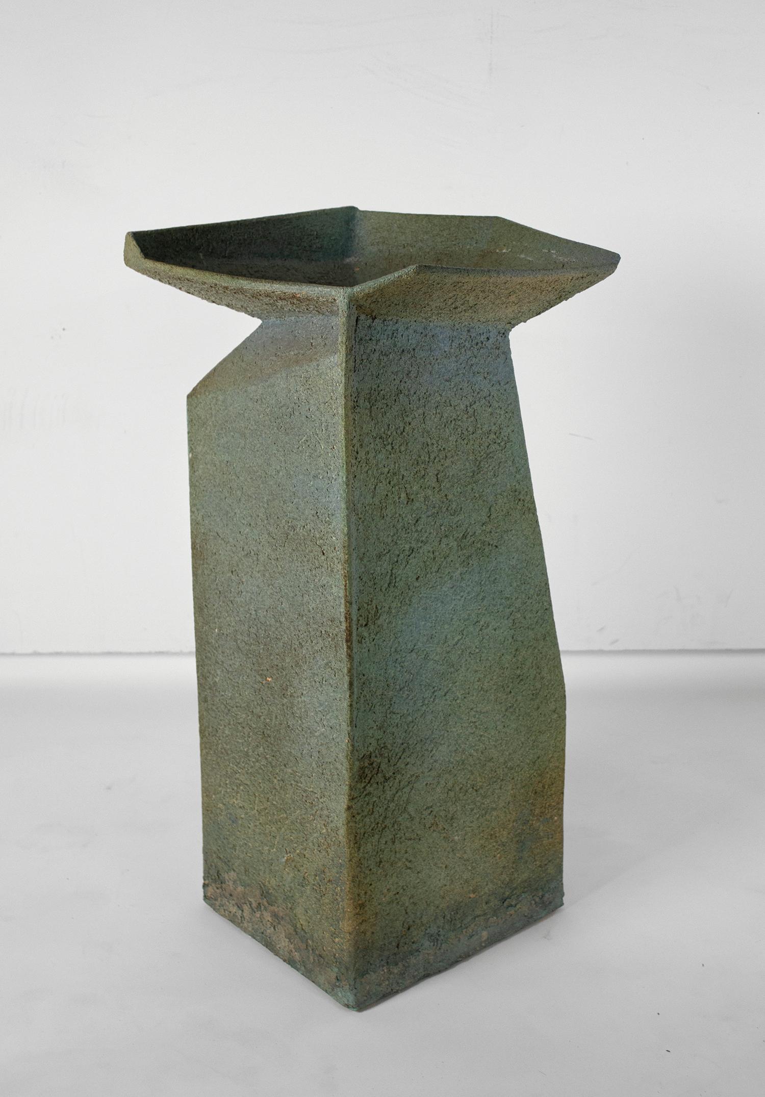 Céramique Vases en céramique Pia Manu Design brutal à facettes émaillé turquoise Échelle monumentale