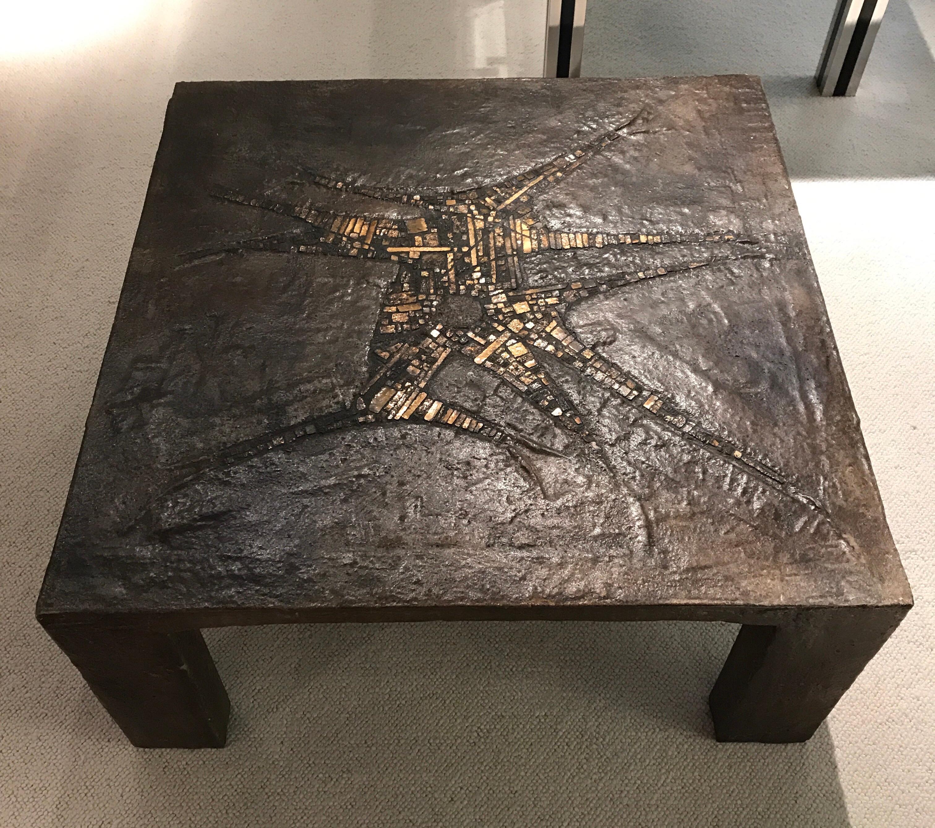 pia manu cocktail table