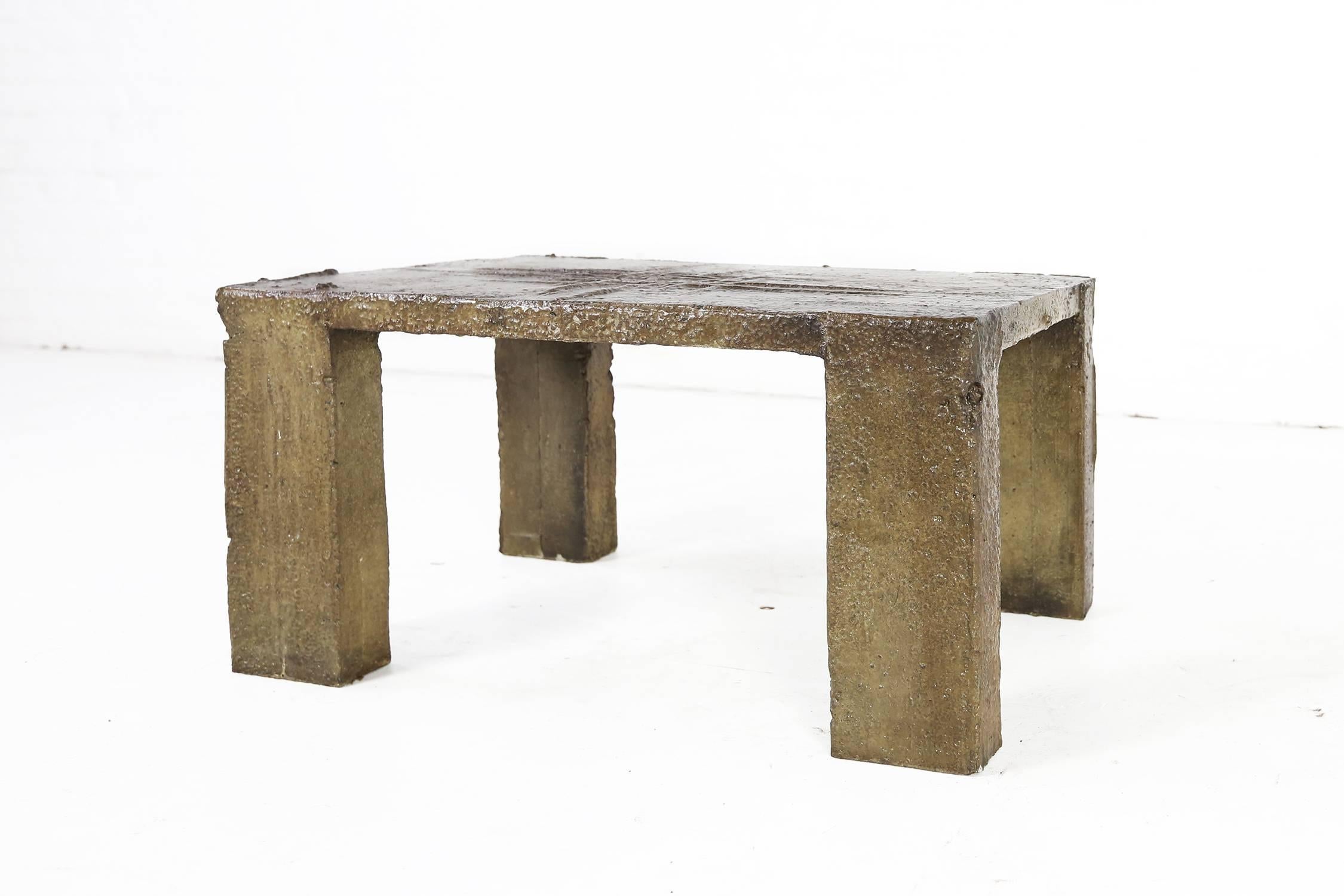Concrete top with a concrete free slapped décor made in the 1970s by Belgian artist Pia Manu.