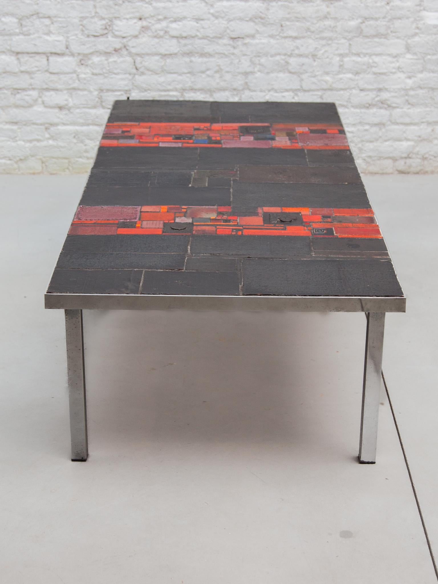 Pia Manu pour Amphora grande table basse, carreaux émaillés noirs et rouges en vente 4