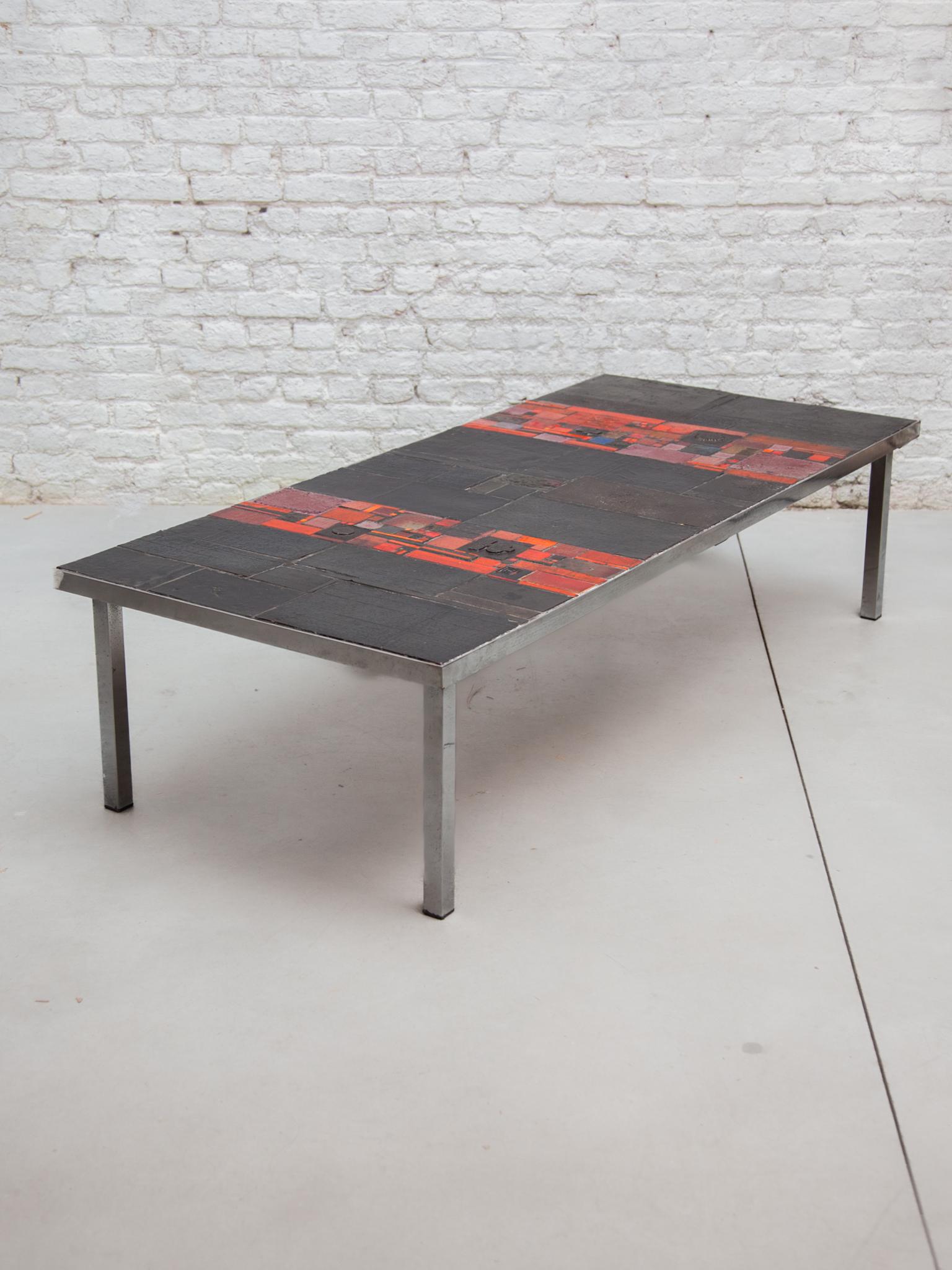 Pia Manu pour Amphora grande table basse, carreaux émaillés noirs et rouges en vente 5