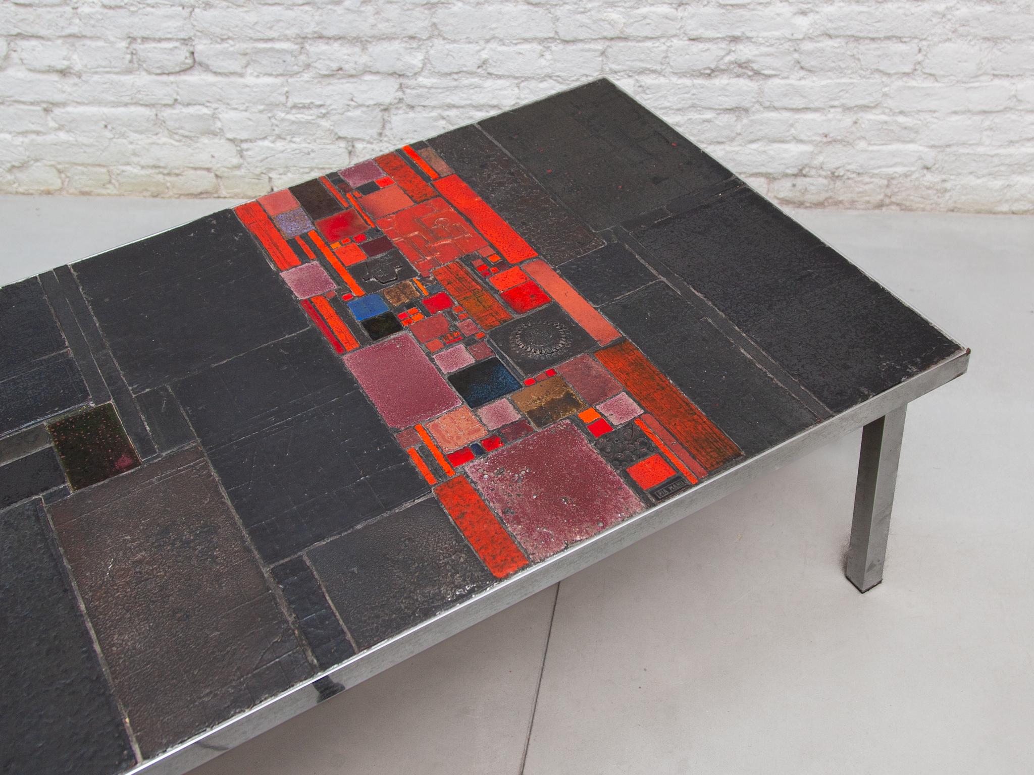 Pia Manu pour Amphora grande table basse, carreaux émaillés noirs et rouges en vente 7