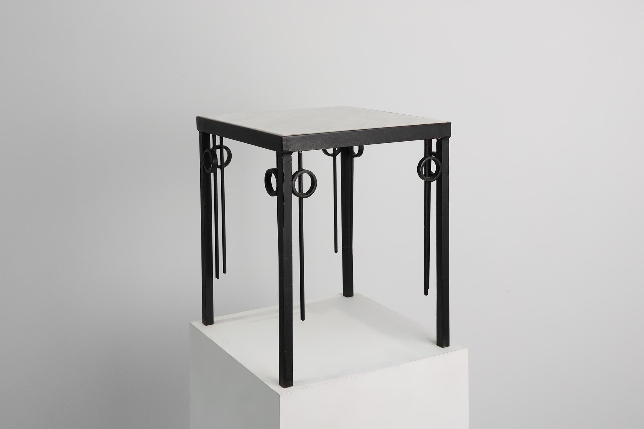 Art déco Table d'appoint carrée en fonte et marbre de Pia Manu, Belgique années 1960 en vente