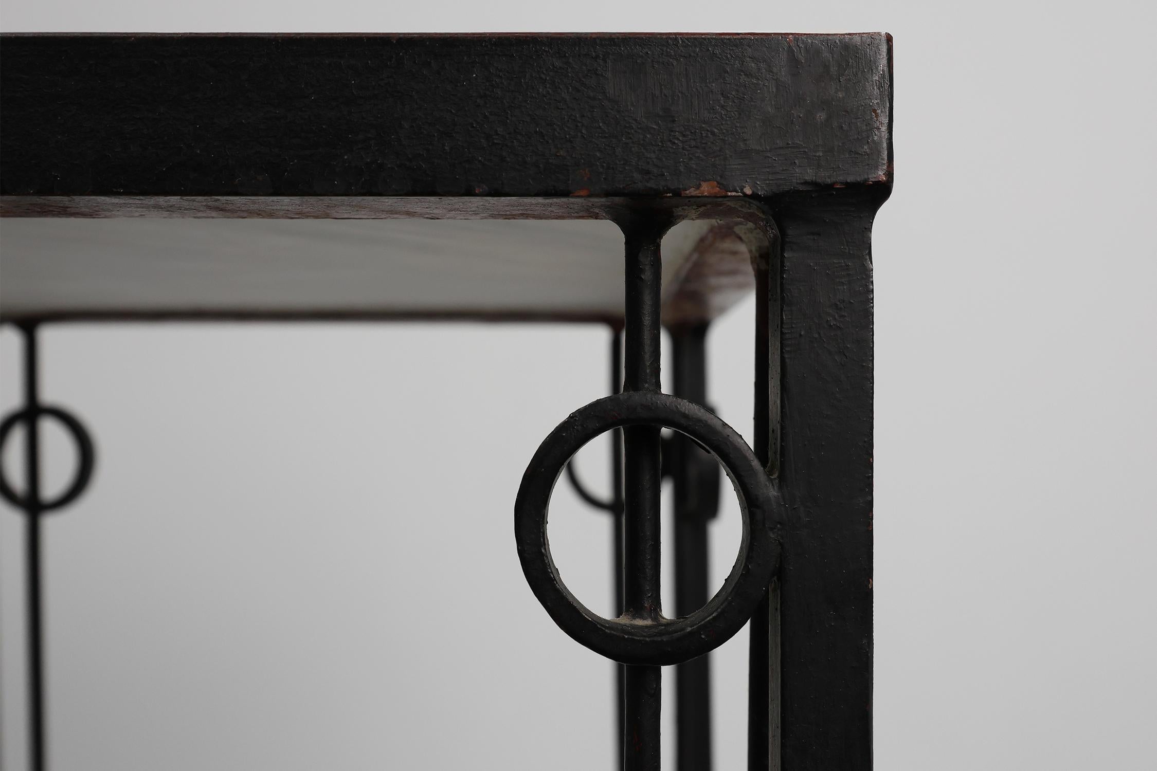 Table d'appoint carrée en fonte et marbre de Pia Manu, Belgique années 1960 Bon état - En vente à Meulebeke, BE