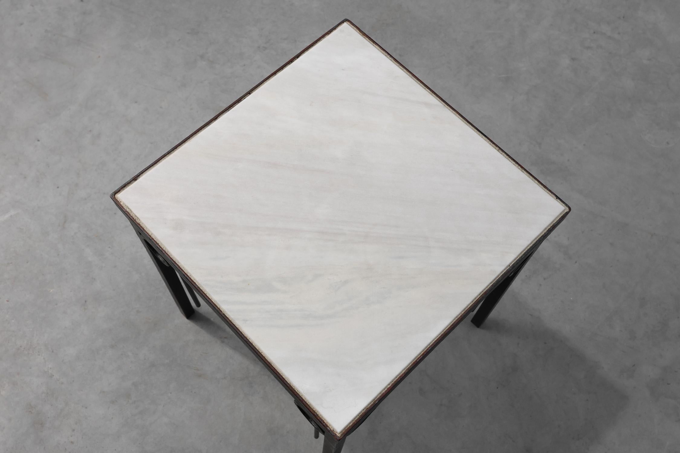 Table d'appoint carrée en fonte et marbre de Pia Manu, Belgique années 1960 en vente 1