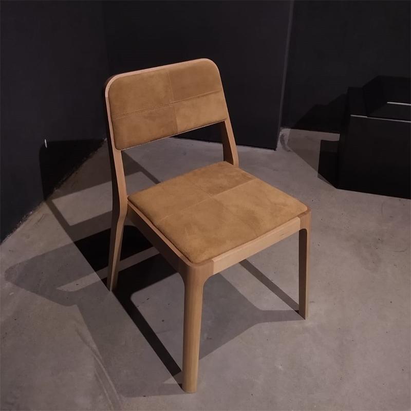 Sedia Piaf impilabile in legno duro e paglia di Tiago Curioni, design brasiliano in vendita 3