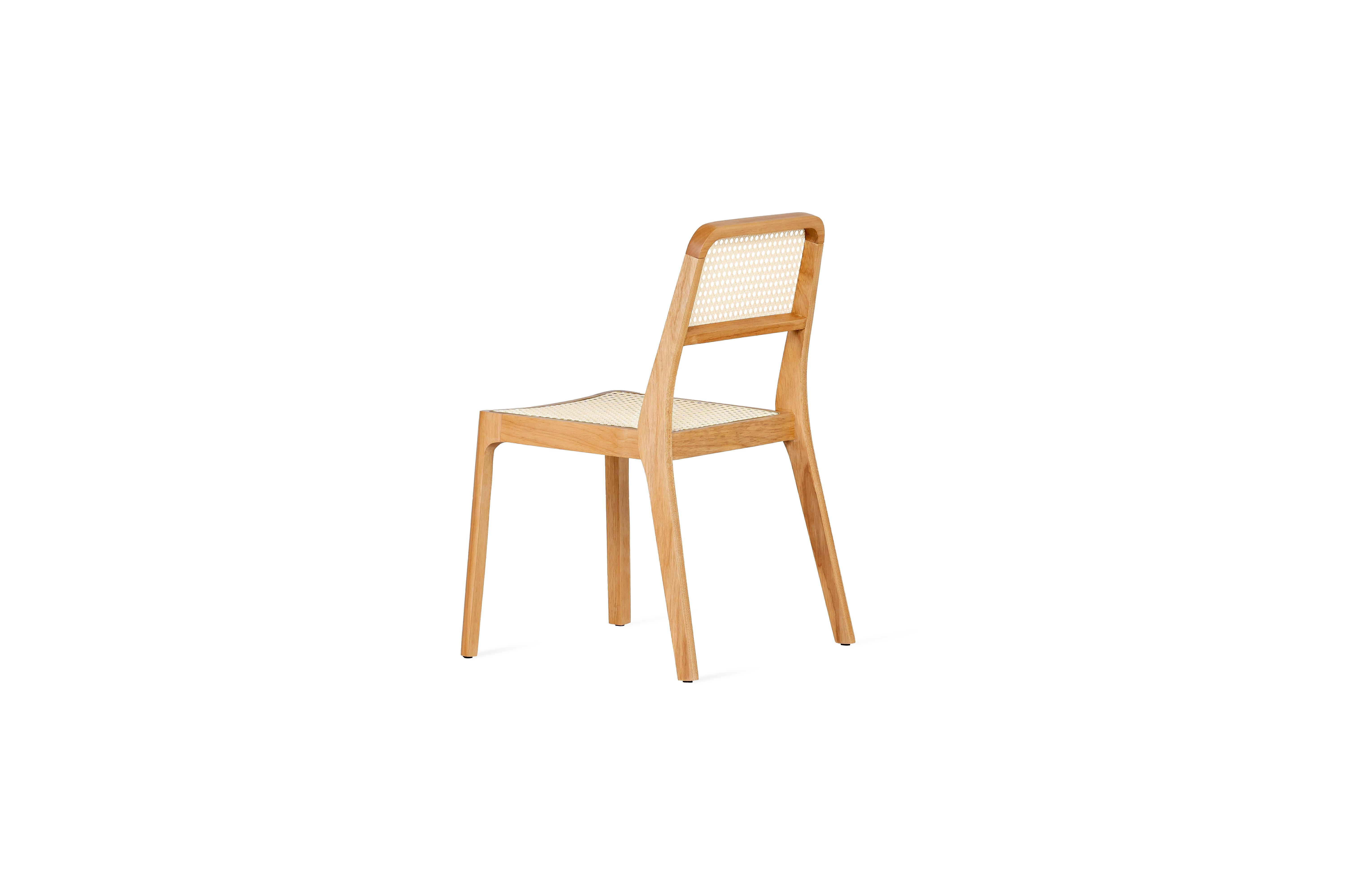 Minimalist Piaf Stackable Chair in Hard Wood and Straw by Tiago Curioni, Brazilian Design For Sale