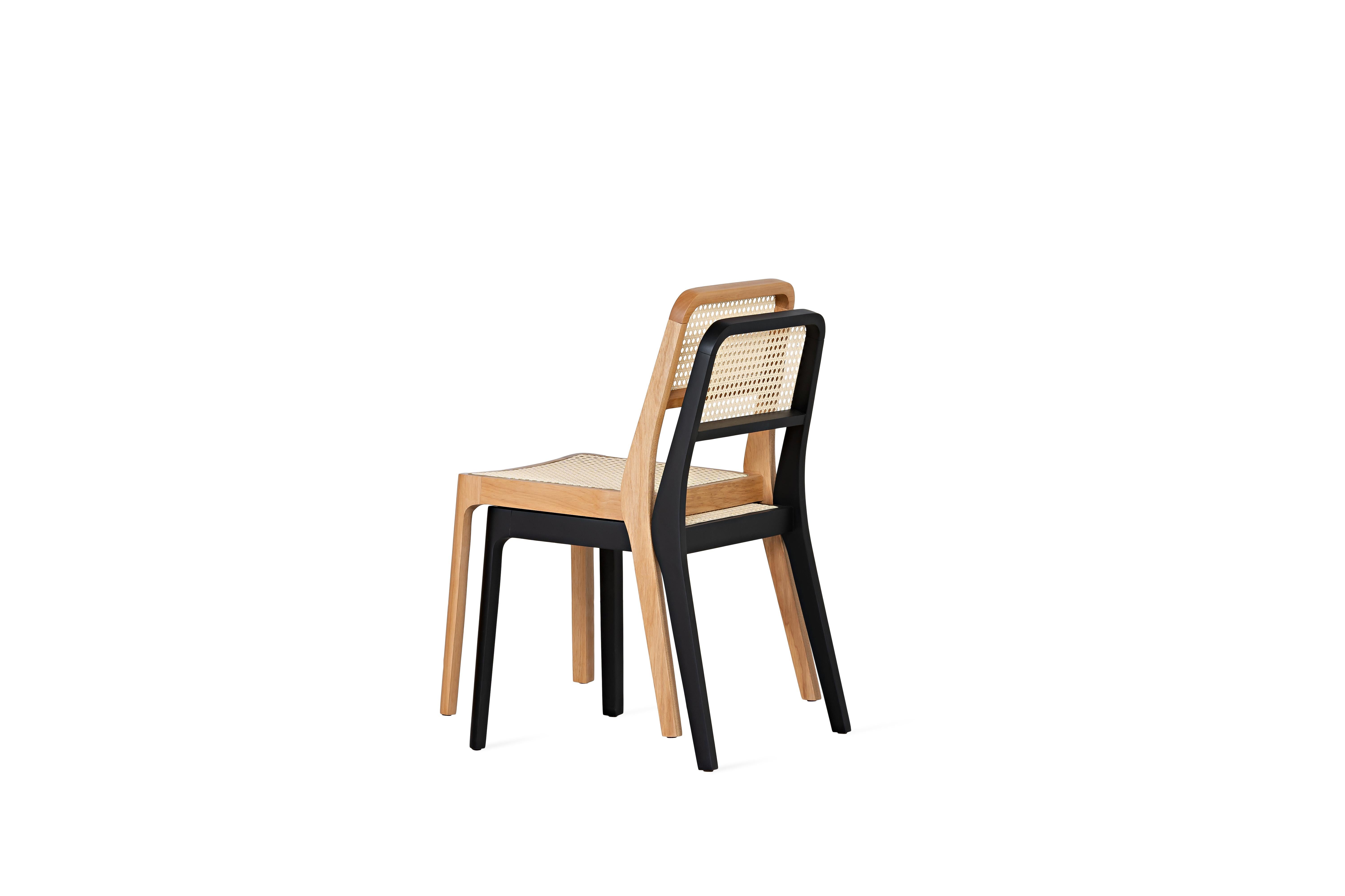 XXI secolo e contemporaneo Sedia Piaf impilabile in legno duro e paglia di Tiago Curioni, design brasiliano in vendita