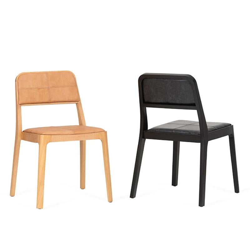 Brasiliano Sedia Piaf impilabile in legno duro e paglia di Tiago Curioni, design brasiliano in vendita