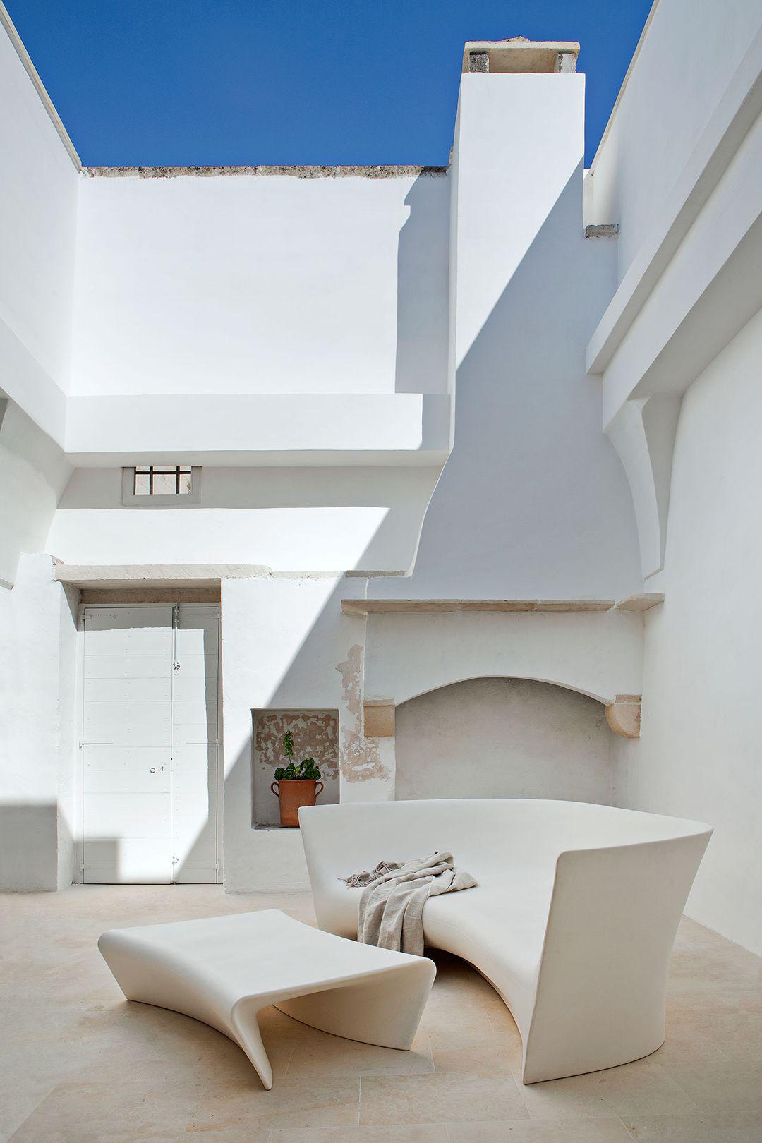 Polystyrene Piaffe' Coffee Table Polyethylene White By Ludovica & Roberto Palomba -Driade For Sale