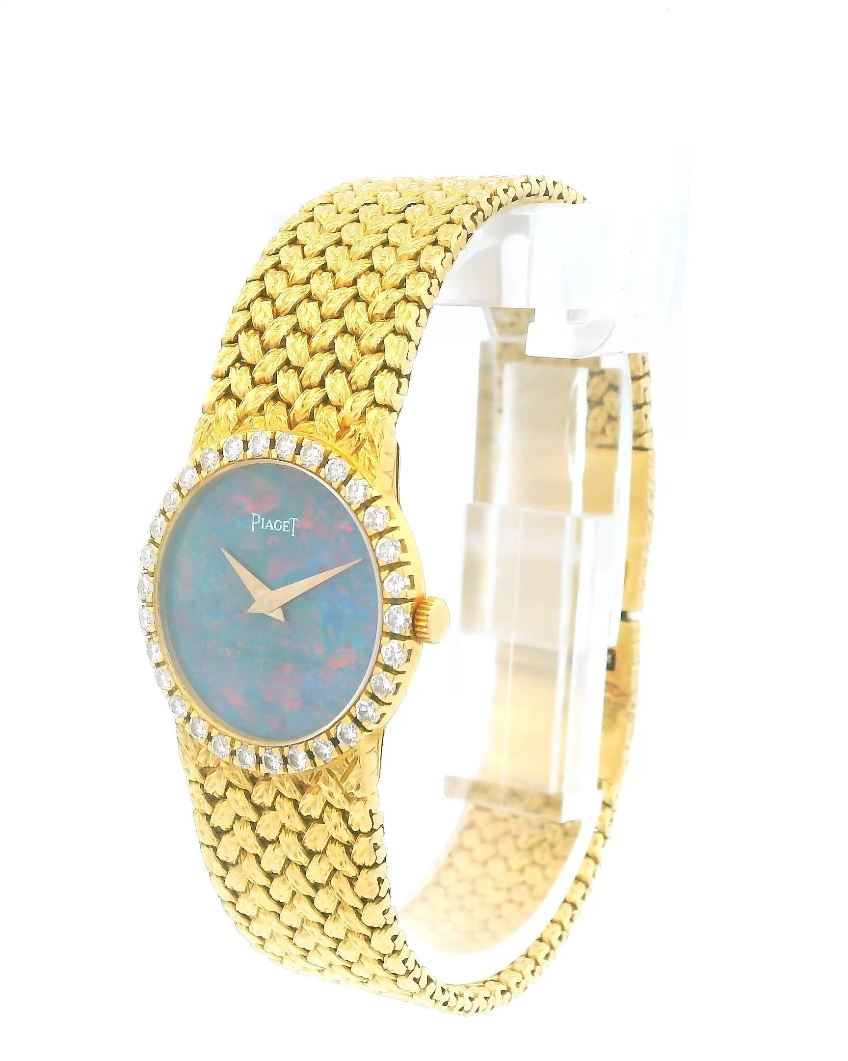 Taglio rotondo Piaget 15706 D2 Orologio da donna - Oro giallo 18 carati, lunetta di diamanti, quadrante opalino, quarzo in vendita