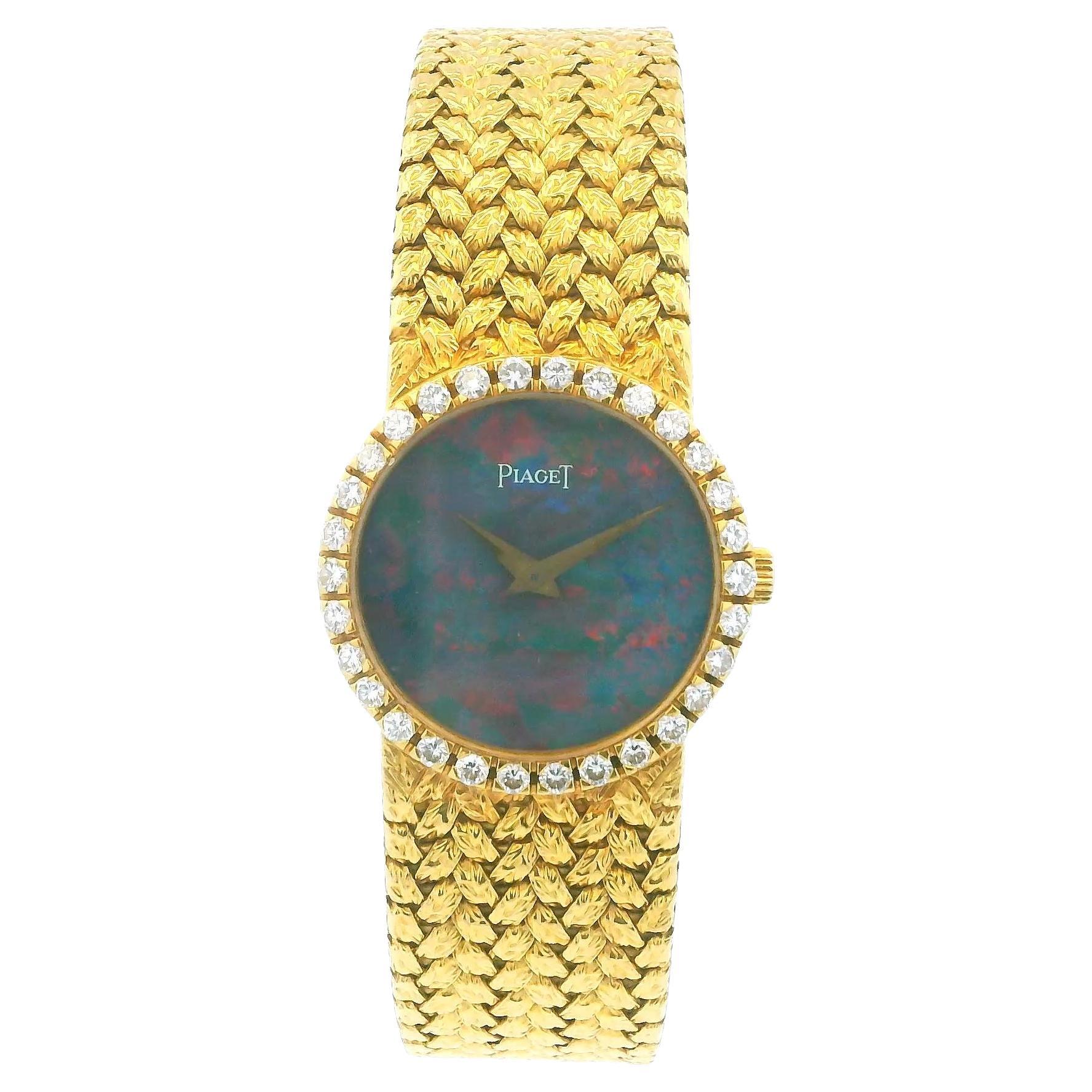 Piaget 15706 D2 Orologio da donna - Oro giallo 18 carati, lunetta di diamanti, quadrante opalino, quarzo in vendita