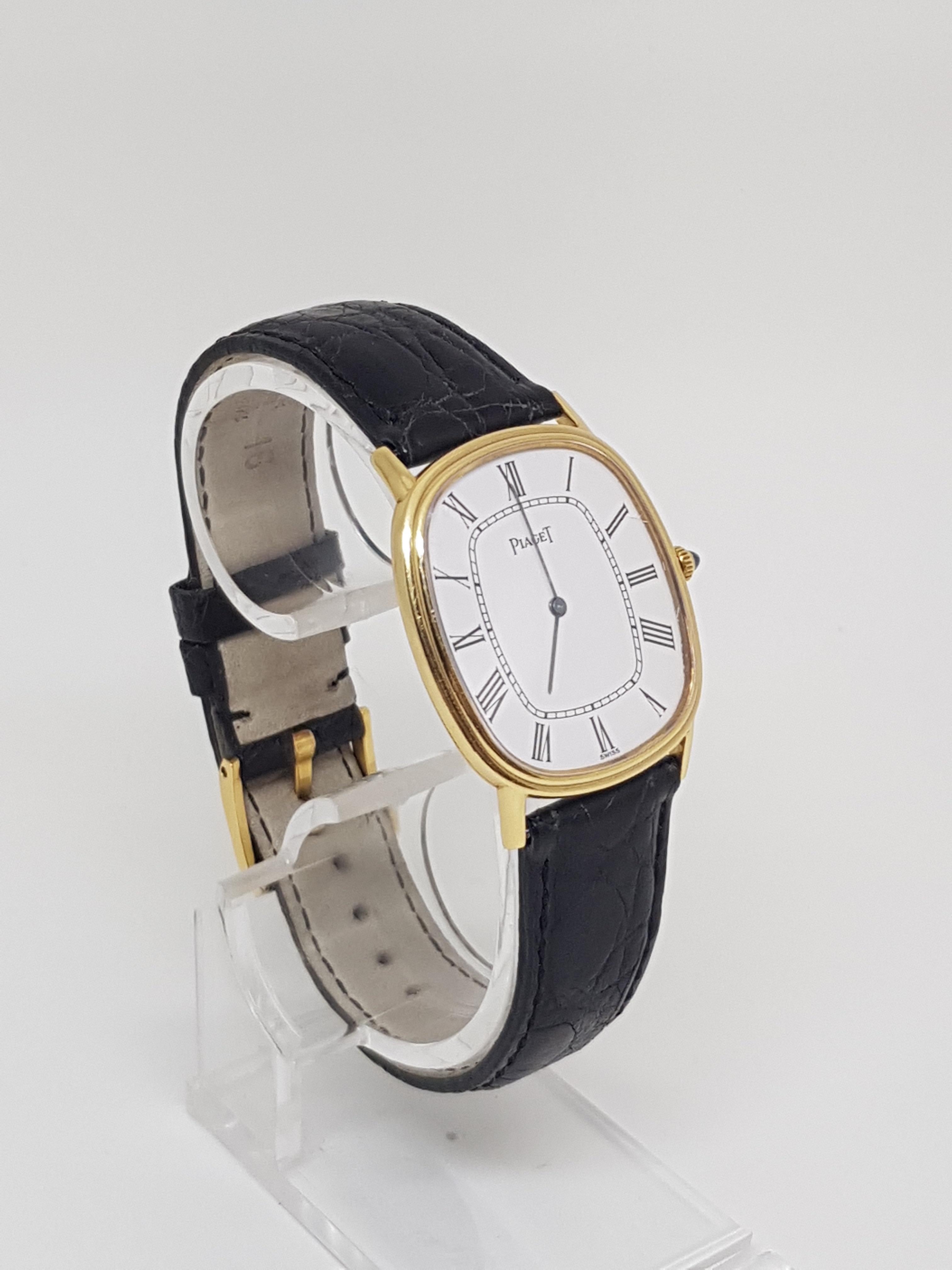 Round Cut Piaget 18 Carat Yellow Gold Classic Men's Manual Wristwatch