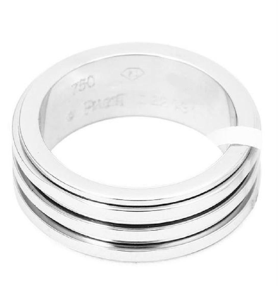 Piaget 18 Karat White Gold Movable Band Ring In Excellent Condition For Sale In New York, NY