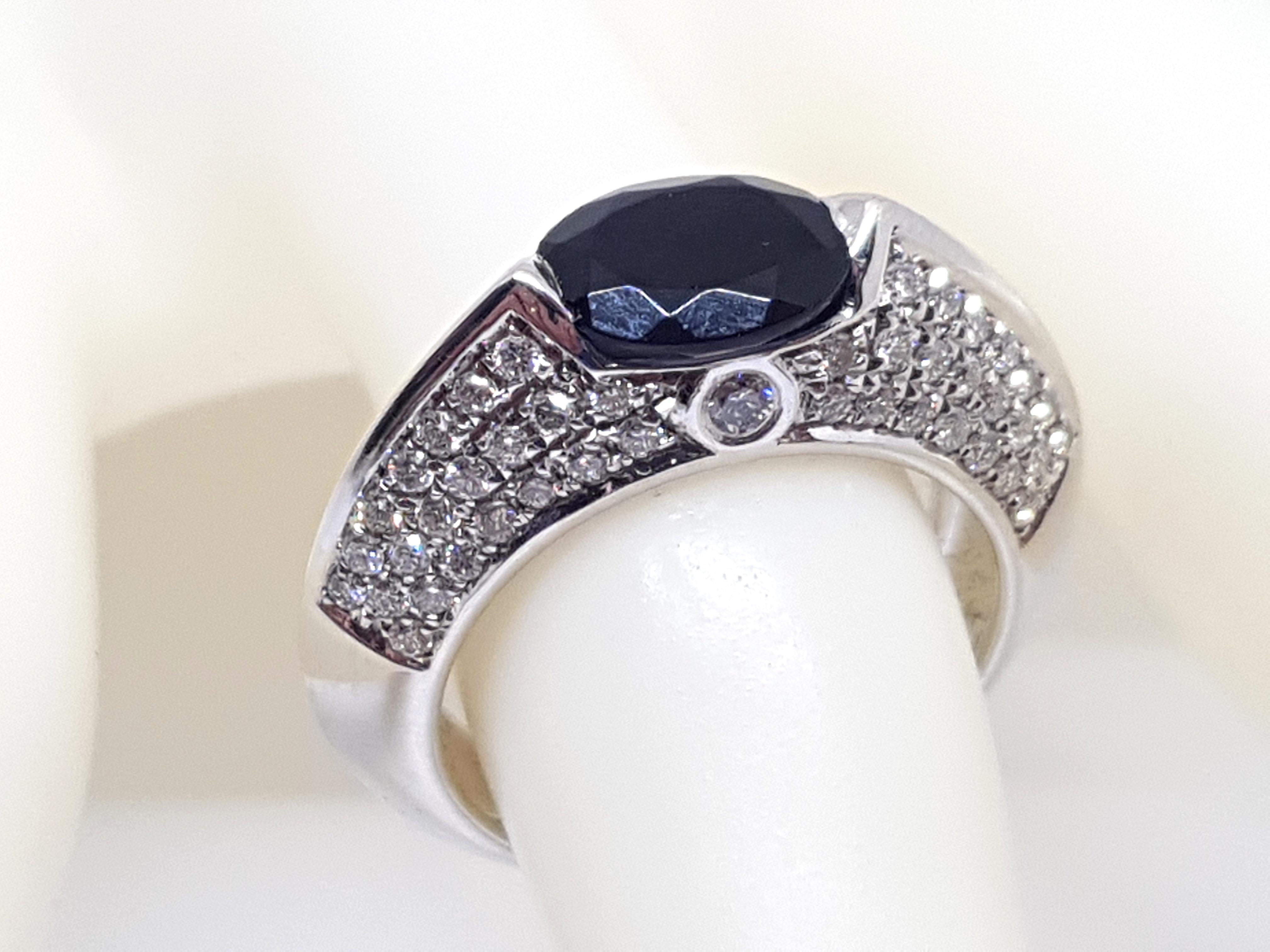 Piaget 18 Karat White Gold Pave Diamond Oval Blue Sapphire Engagement Band Ring 3