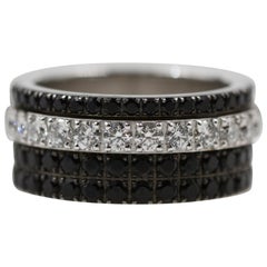 Piaget 18 Karat White Gold Possession Eccentric Movable Ring with Diamond, Onyx