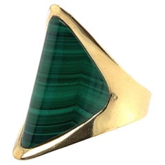 Anillo de cóctel Piaget de oro amarillo de 18 quilates y malaquita, hacia los años 1970