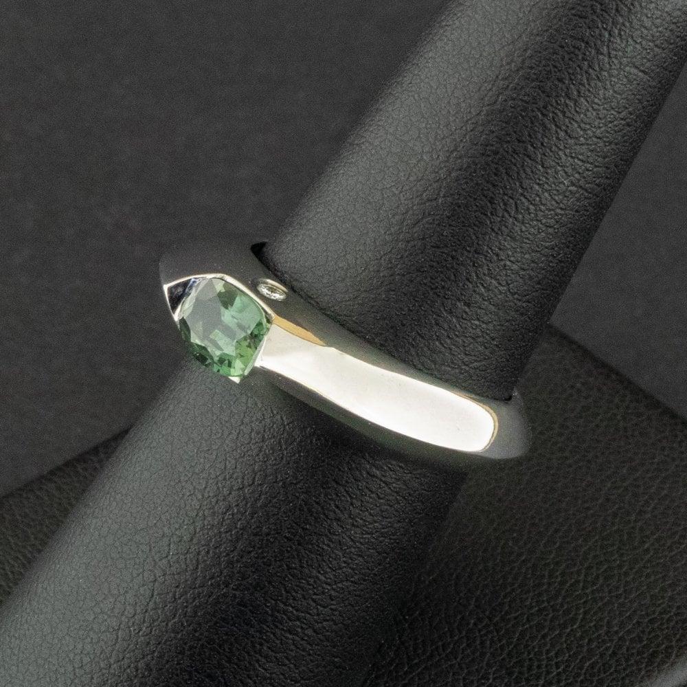 PIAGET 18ct White Gold Green Sapphire and Diamond Ring Size O 9.2g In Good Condition For Sale In Southampton, GB
