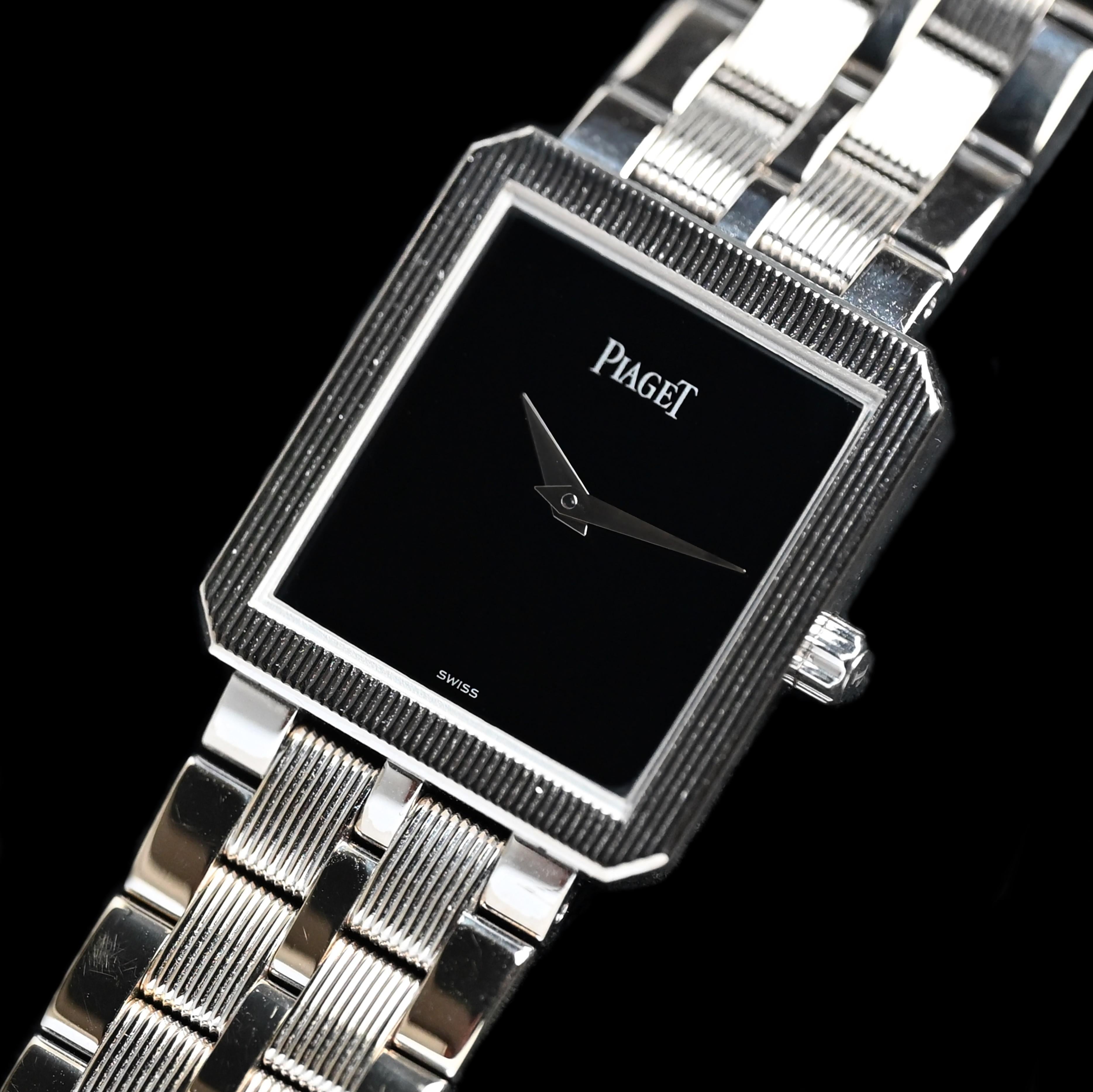 Piaget 18K White Gold Onyx Dial Quartz 50154 M601D with box In Good Condition For Sale In Central & Western District, HK