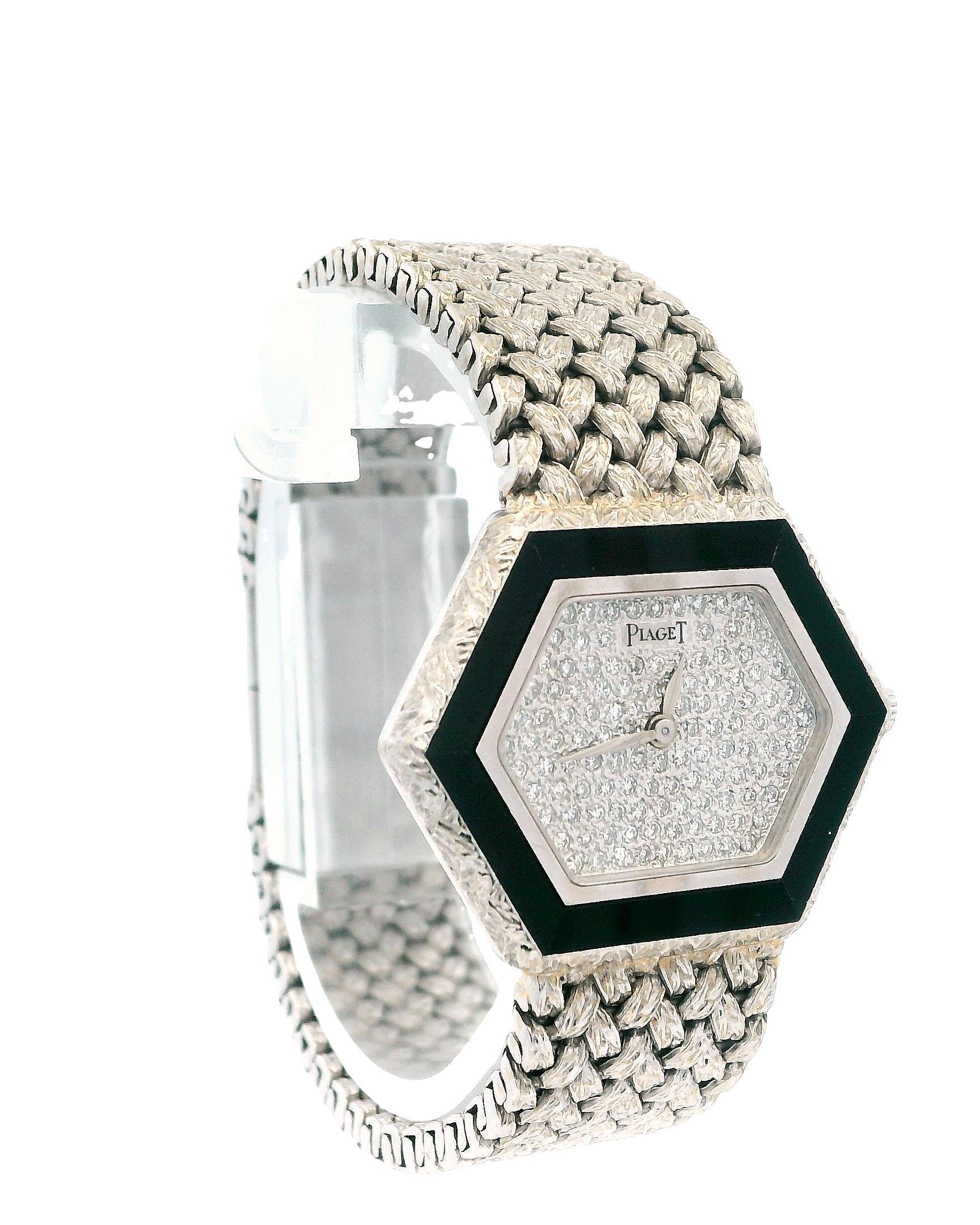 The Piaget Ref. 9553 D2 Ladies' wristwatch is an exquisite timepiece crafted from 18k white gold, featuring a stunning contrast of onyx and a pave diamond dial. Its hexagonal case is adorned with an elegant bezel inlaid with onyx elements, and the