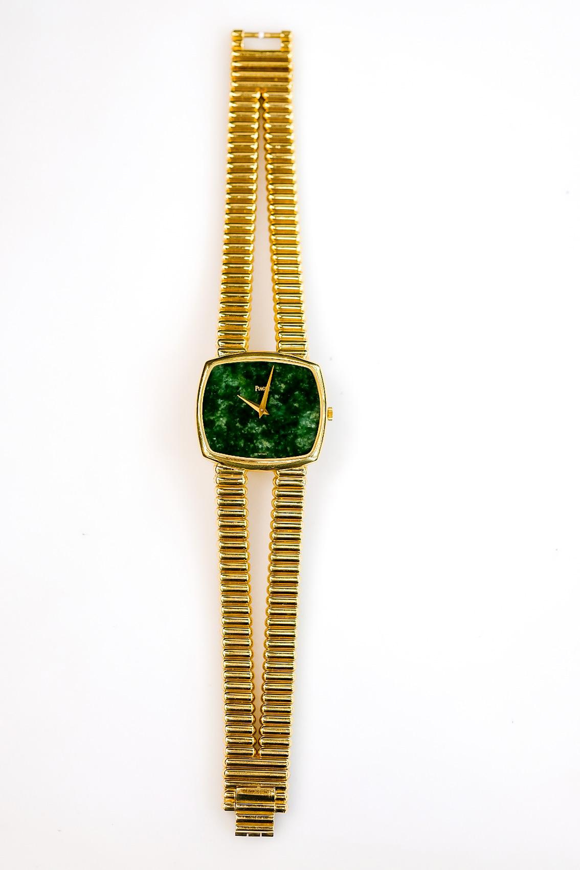 Piaget 18K Yellow Gold 1970's Vintage Ref 9731 Mechanical Wrist Watch In Excellent Condition In New York, NY