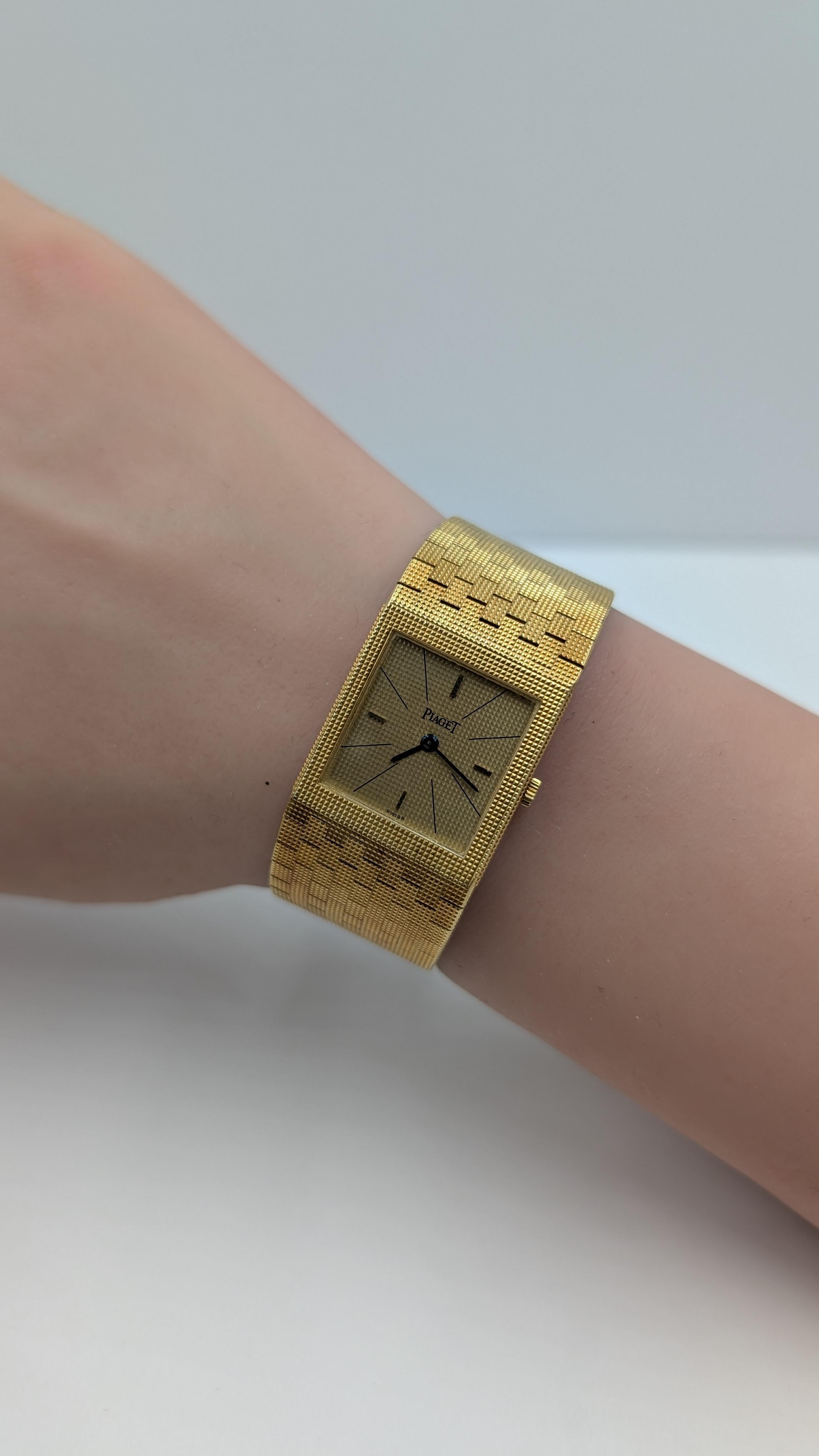 Piaget Montre bracelet en or jaune 18 carats en vente 6