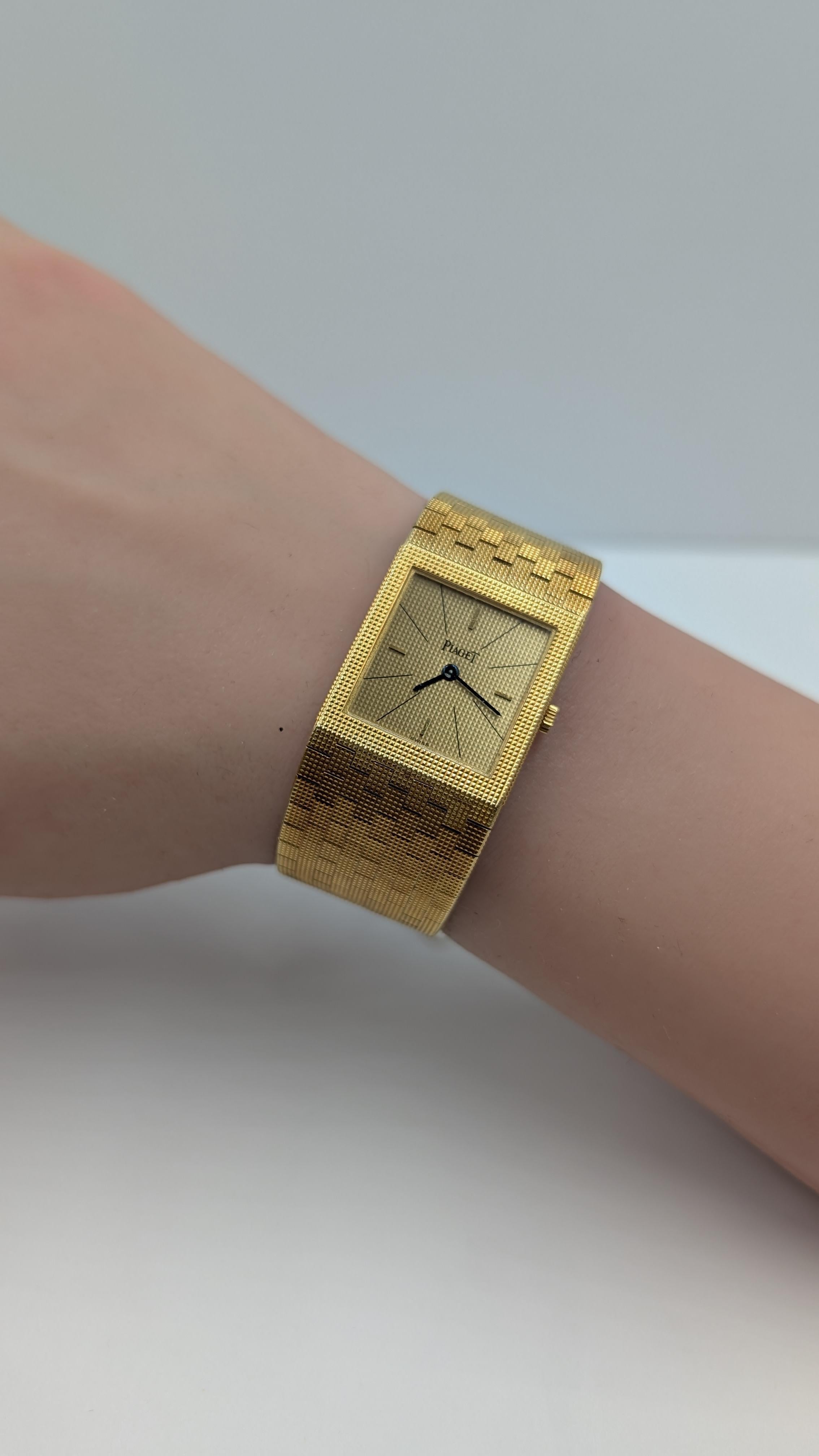 Piaget Montre bracelet en or jaune 18 carats en vente 5