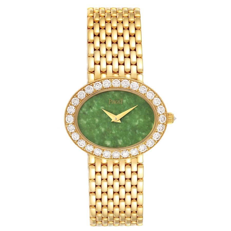 Piaget 18k Gelbgold Jadeit Zifferblatt Diamant Damenuhr P10242. Quarzwerk. 18k Gelbgold ovales Gehäuse 23,0 x 29,0 mm im Durchmesser. Original Piaget-Werkslünette mit Diamanten. Kratzfestes Saphirglas. Zifferblatt aus grünem Jadeitstein mit Zeigern