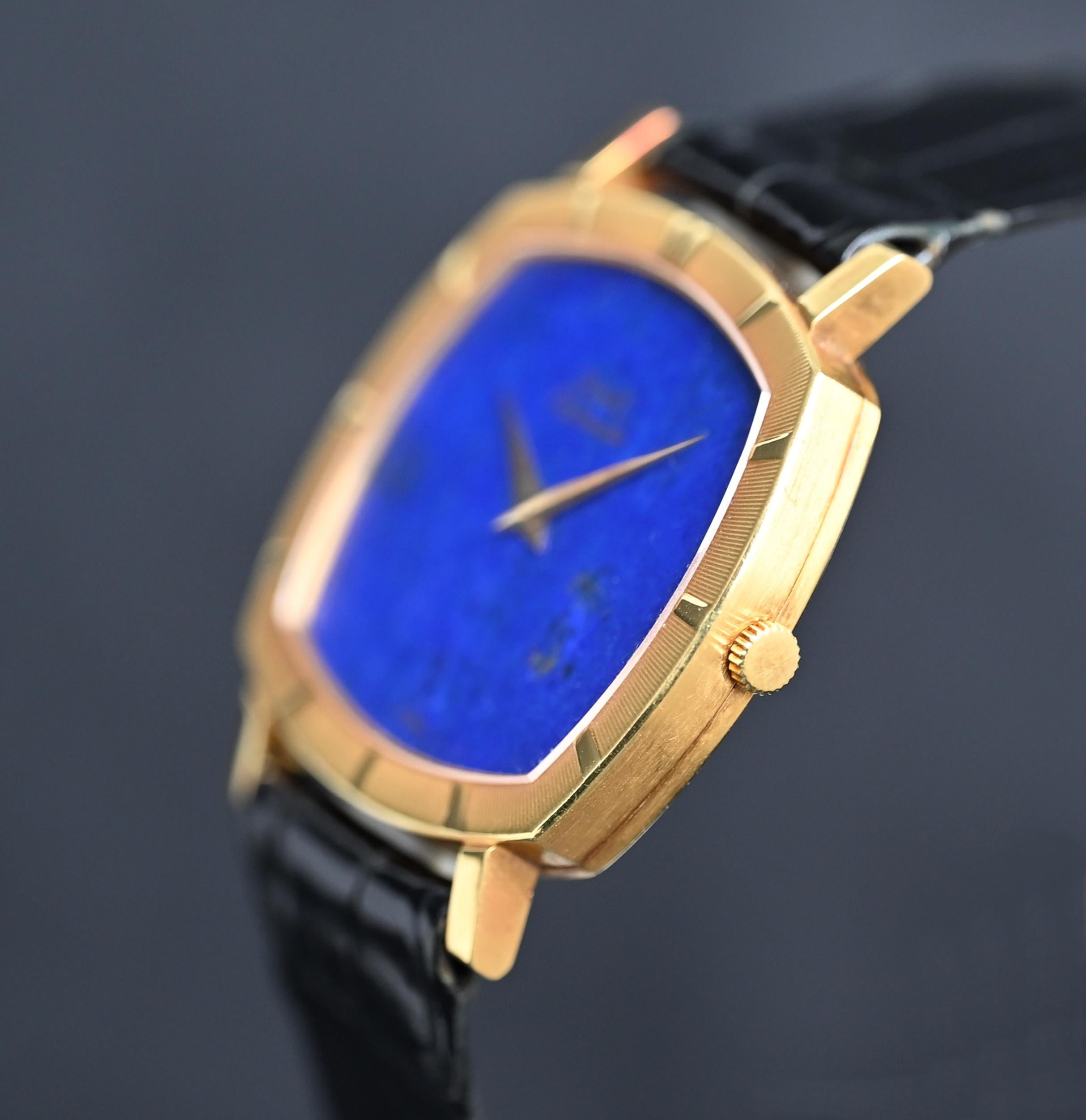 Piaget 18 Karat Gelbgold Lapislazuli-Stein-Zifferblatt Automatik 12423, 1980er Jahre im Zustand „Gut“ in Central & Western District, HK