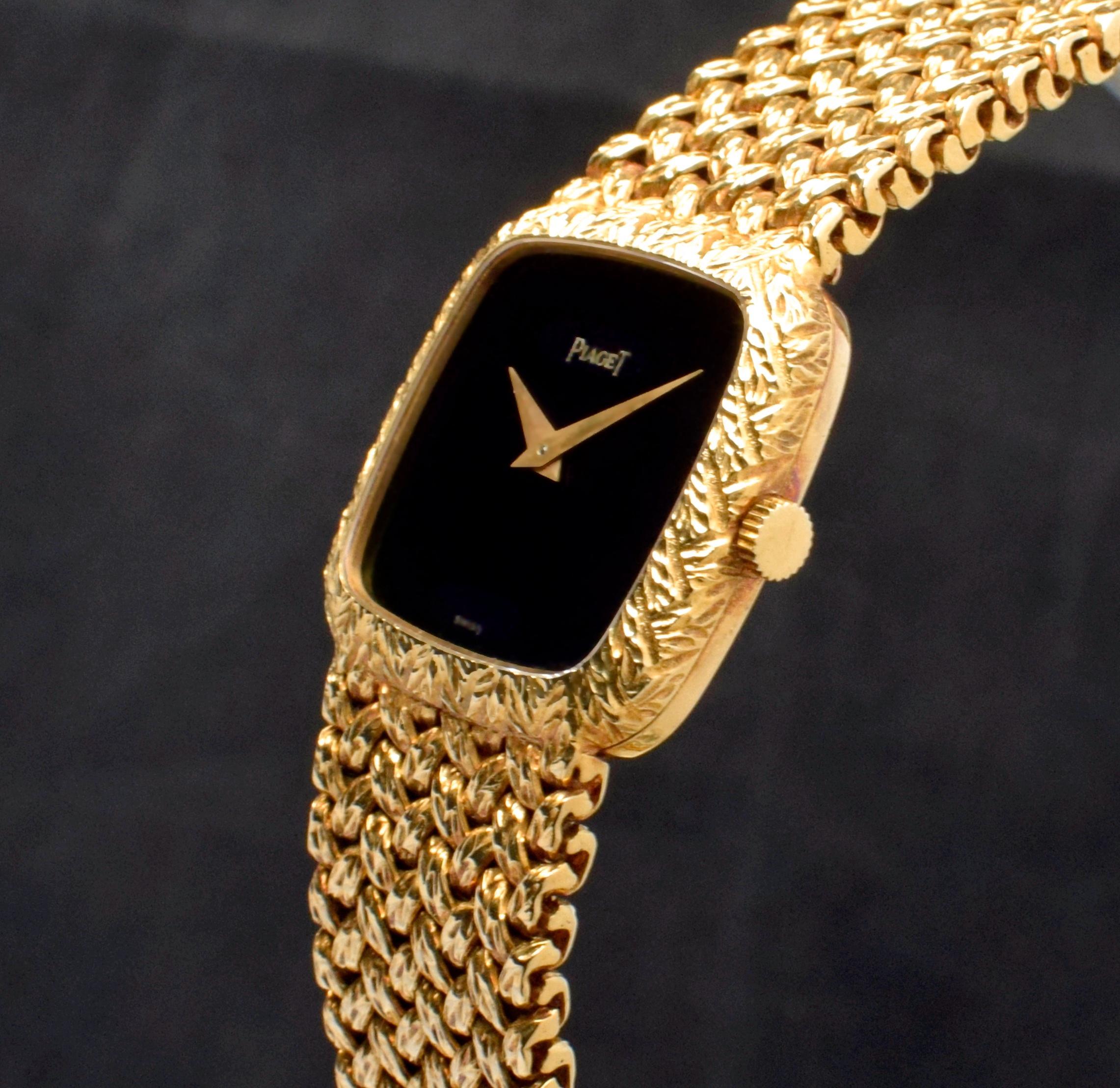 Piaget 18K Yellow Gold Onyx Stone Dial Manual Wind 9902D2, 1980-90's In Good Condition In Central & Western District, HK