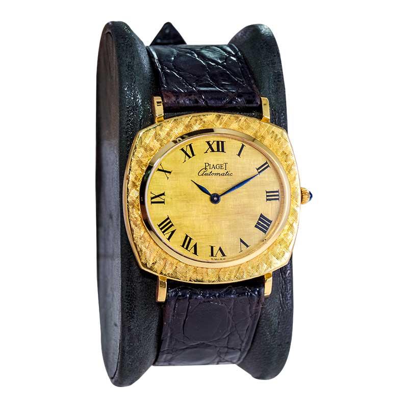 Moderniste Piaget 18Kt. Micro-rotor automatique en or massif avec sangle et boucle d'origine, 1970 en vente