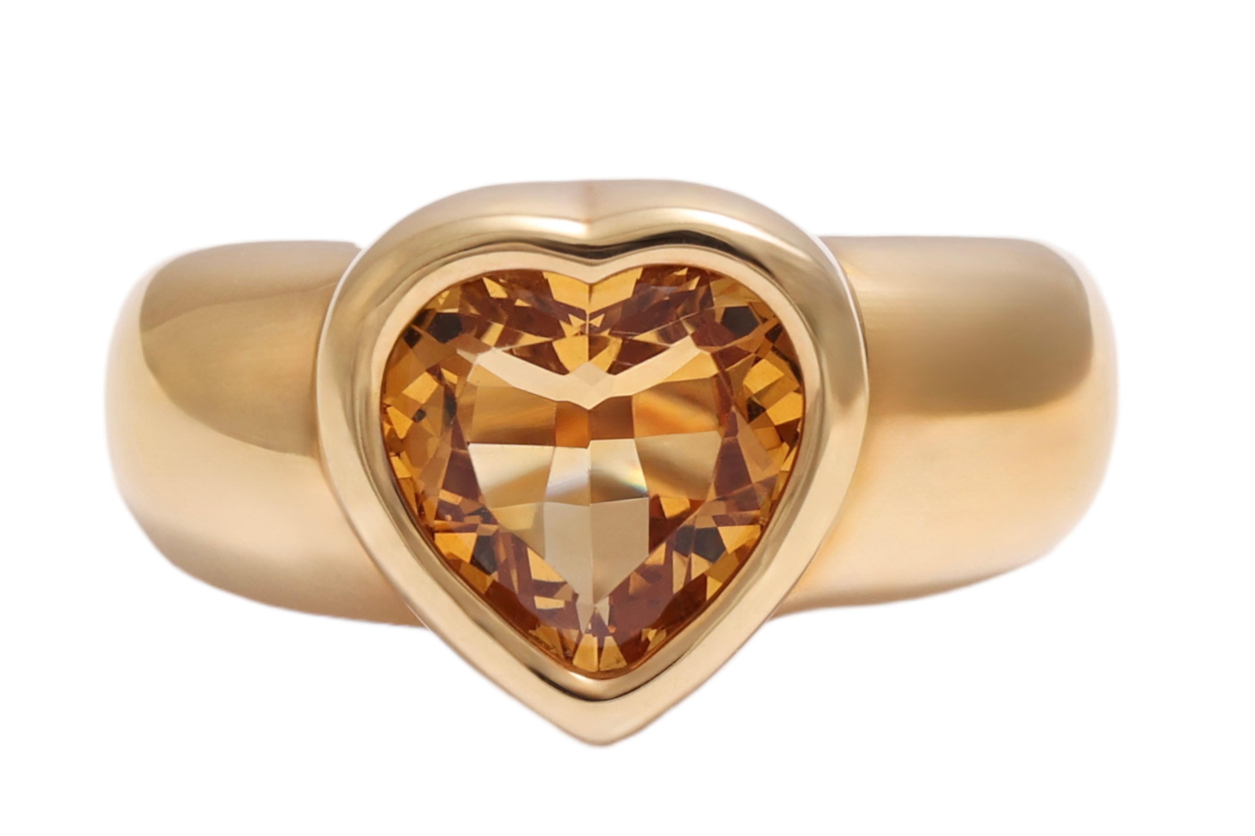 Piaget 18 kt. Yellow Gold Heart Shaped Orange Citrine - 2.8 ct. set within a heart shape shank

Signed Piaget and numbered, stamped 750

Citrine: Orange heart shape citrine, approx. 2.8 ct. 

Material: 18 kt. yellow gold

Ring size: 55.1 EU / 7.25