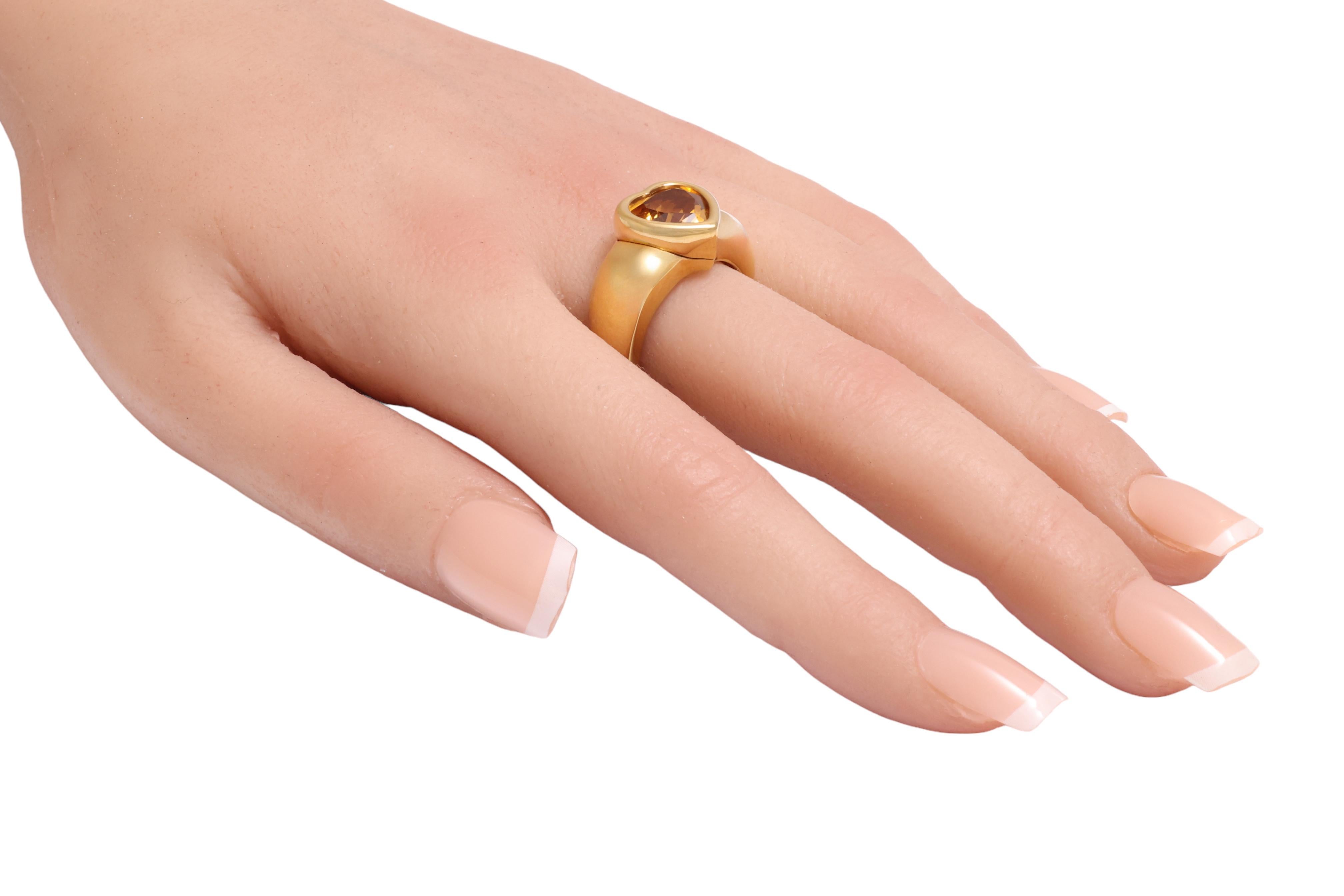 Piaget 18kt Yellow Gold Heart Shaped Orange Citrine of 2.8 ct. Heart Shape Shank For Sale 2