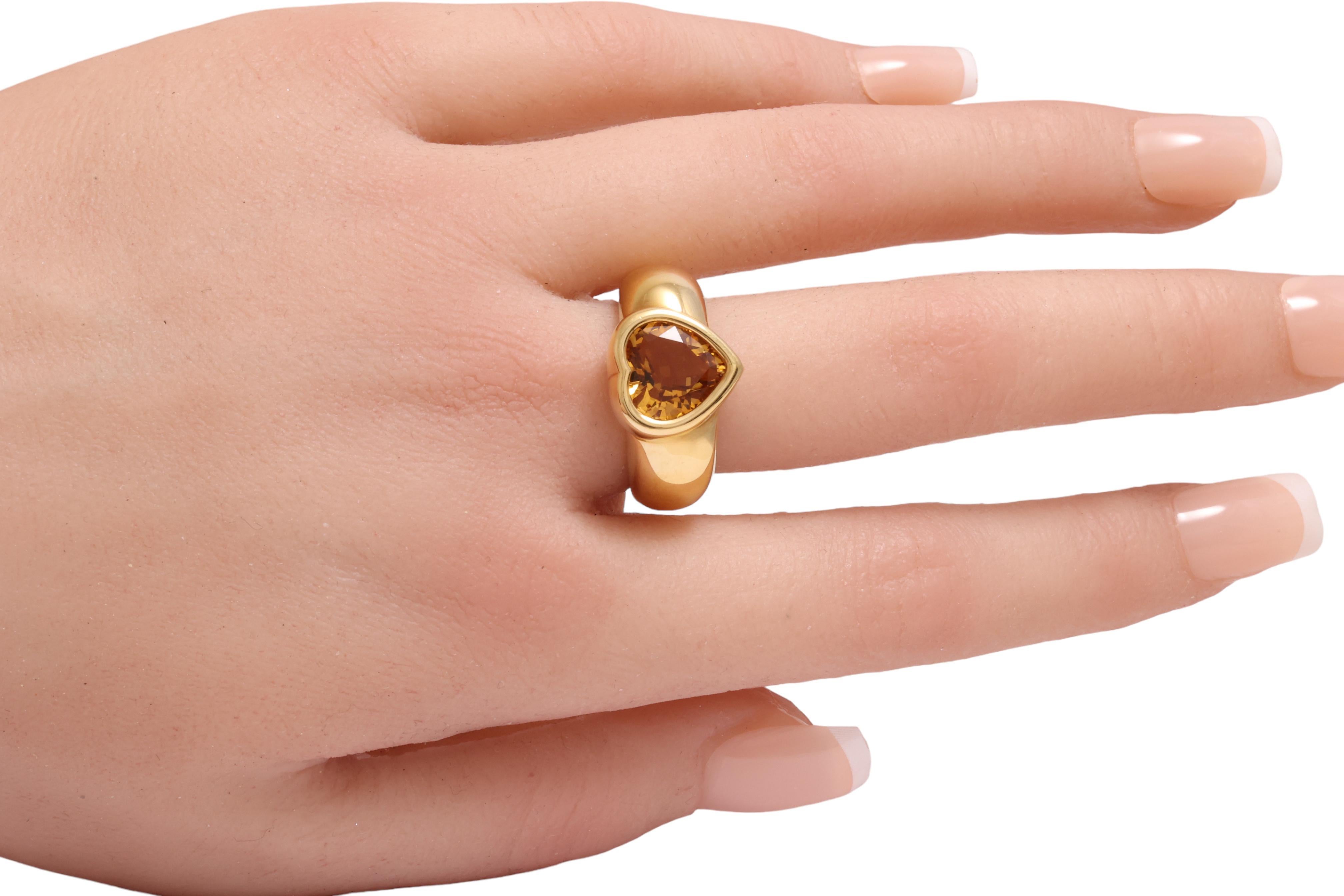Piaget 18kt Yellow Gold Heart Shaped Orange Citrine of 2.8 ct. Heart Shape Shank For Sale 3