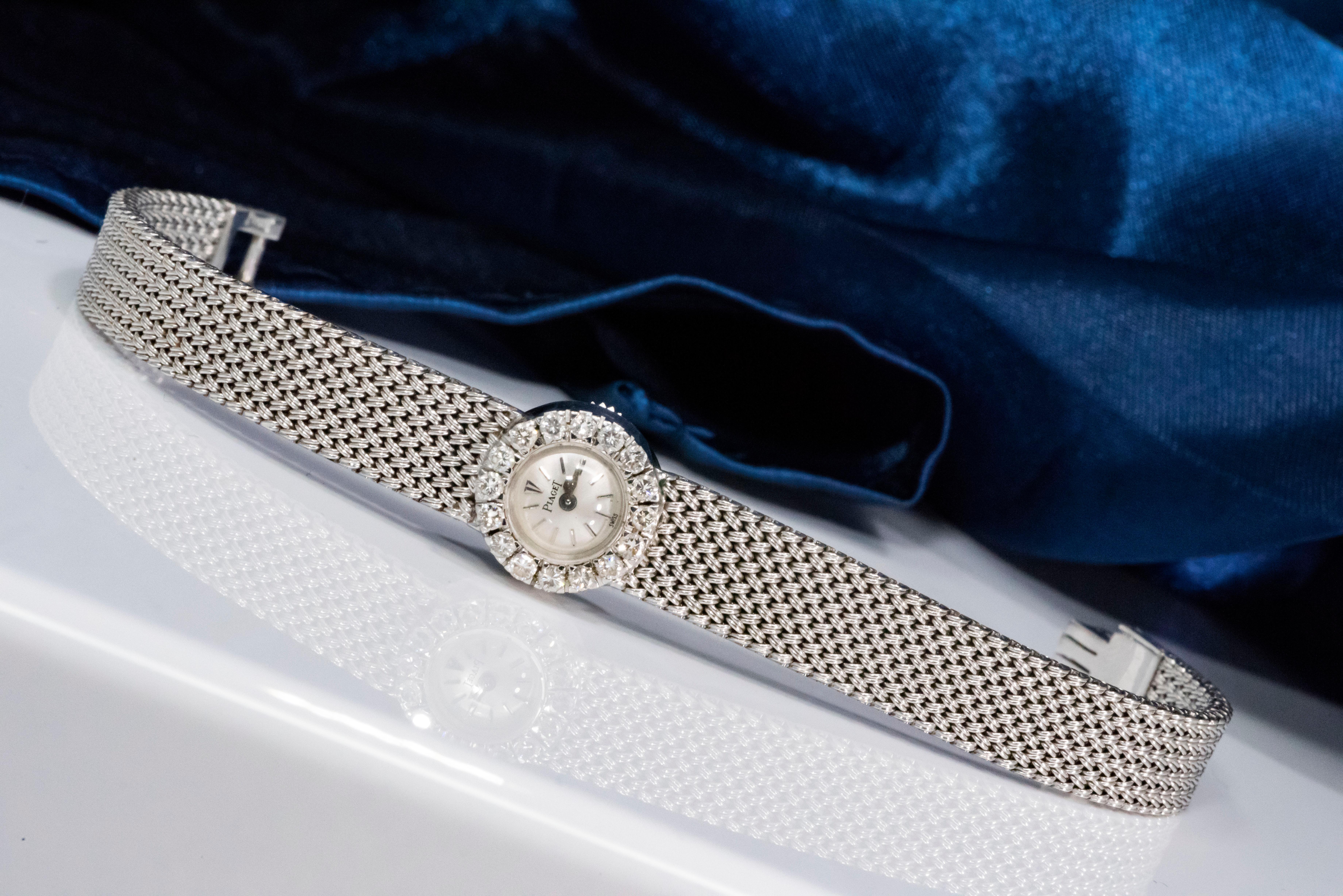 Piaget 1960s 18 Karat White Gold 2 Carat VS1 Diamond Mesh Bracelet Watch 4