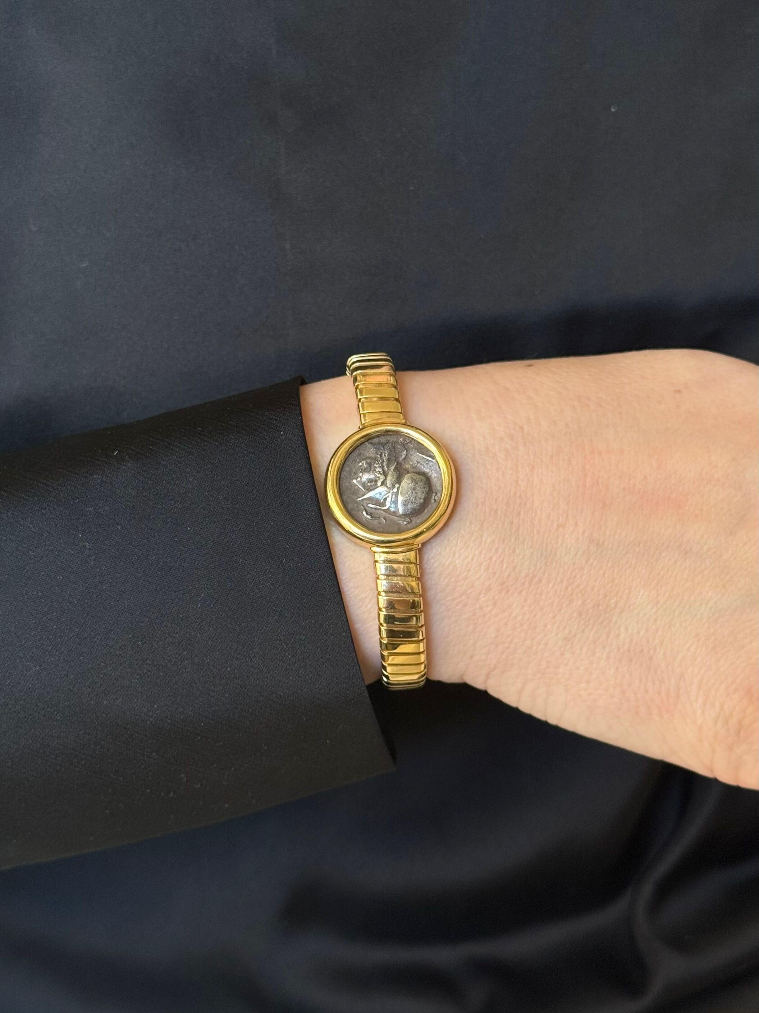 Vintage 1960s 18k yellow gold lady's Piaget watch, with backwind manual movement.
Bracelet is 6.25
