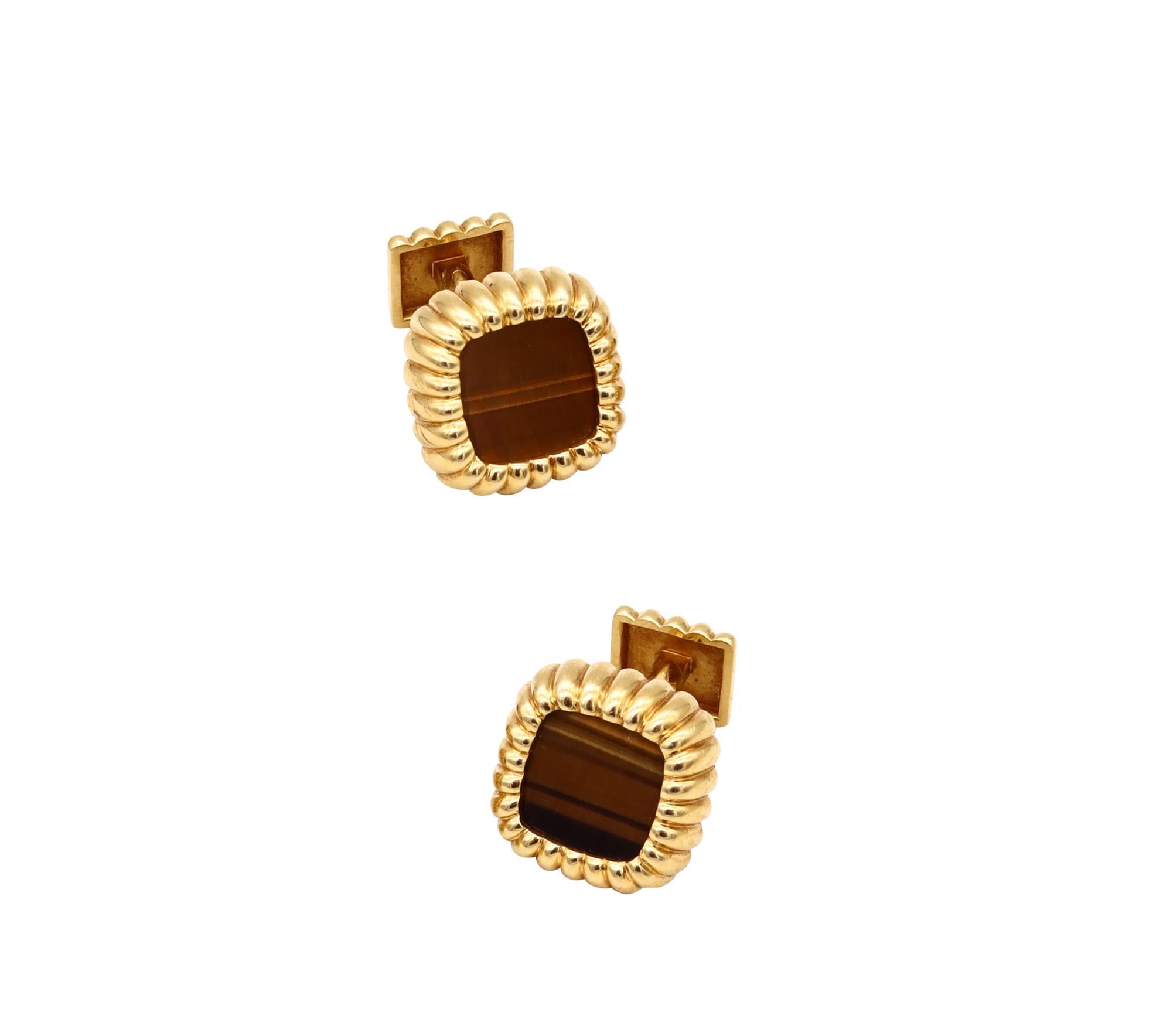 Beautiful pair of cufflinks designed by Gubelin for Piaget.

A great vintage pair created by Gubelin in Zurich Switzerland, around the 1970's. They was carefully crafted in solid yellow gold of 18 karats and finished with high polish. The design is