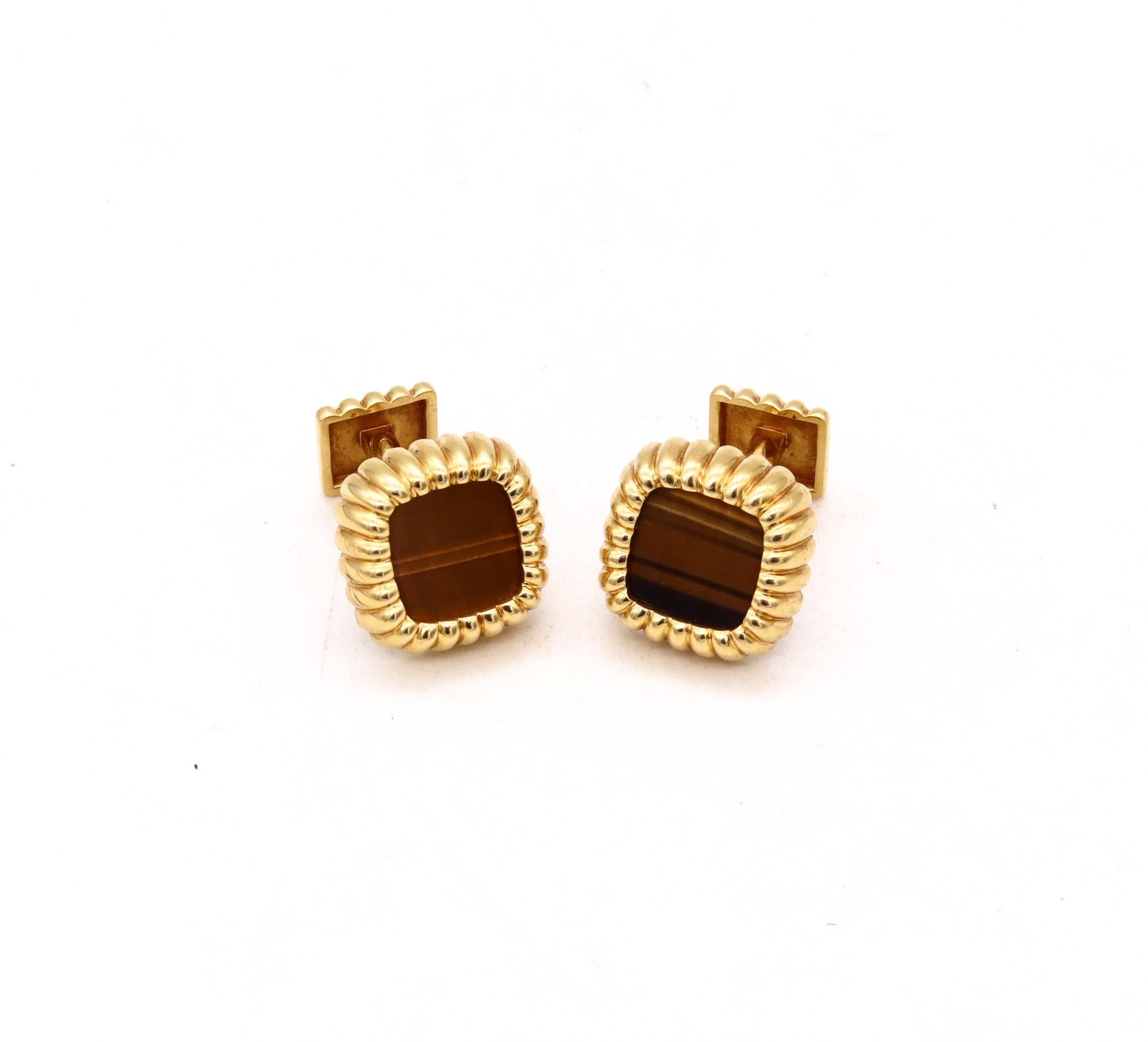 Piaget 1970 by Gubelin Pair of Cufflinks 18Kt Yellow Gold with Tiger Eye Quartz 1