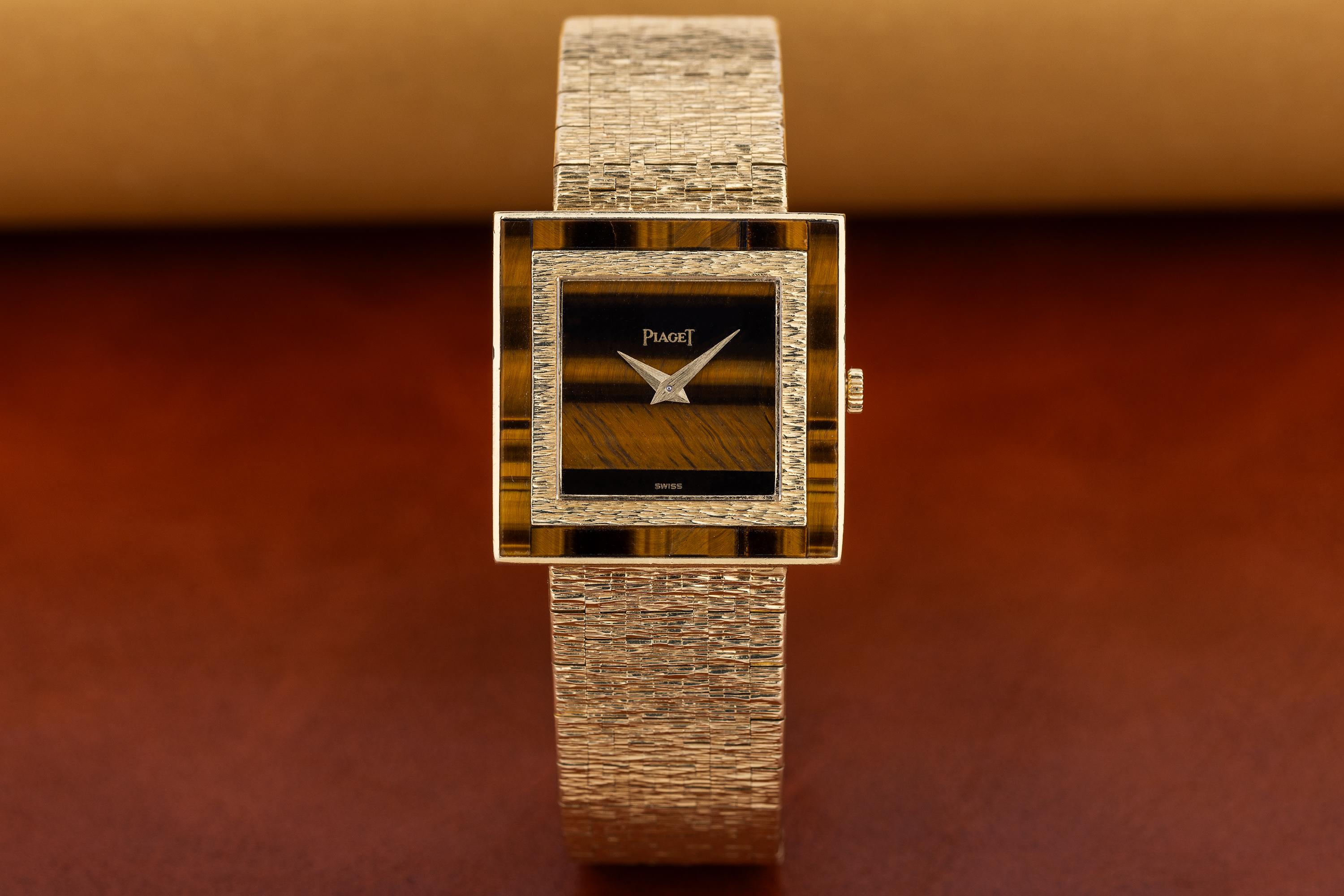 Vintage Piaget  Tiger Eye Dial And Bezel  18k Yellow Gold  Circa 1970's  25mm

Pre-owned, excellent condition vintage Piaget 18k Yellow Gold ladies wristwatch circa 1970's. An incredible Tiger Eye dial and bezel, an 18k Yellow Gold 25mm case,