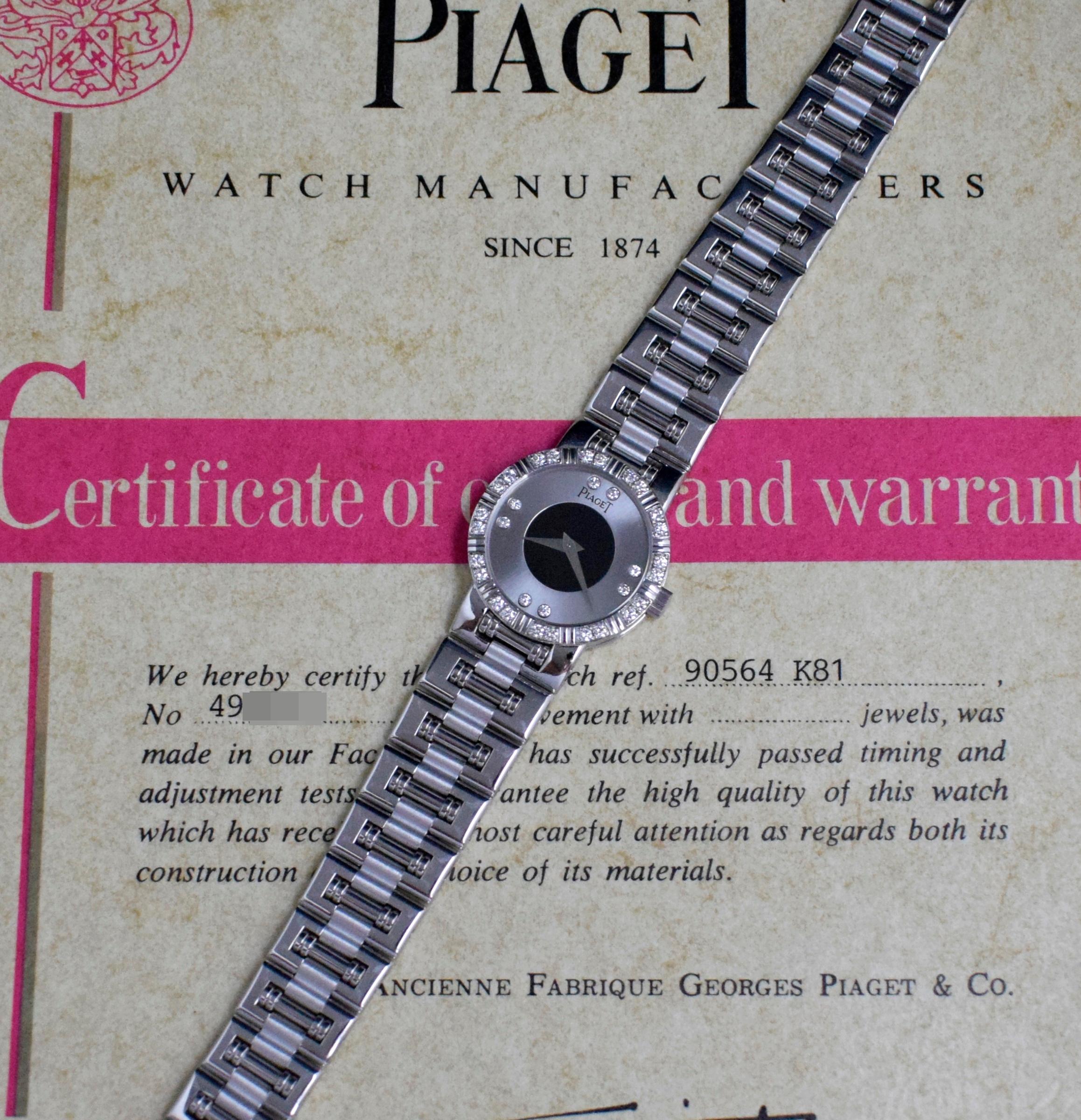 Marke: Piaget
Jahr: 1989
Modell: 90564
Seriennummer: 49xxxx

Referenz: C04317

Fall: Zeigen Anzeichen von Verschleiß 18K Weißgold Runde Form Fall mit ungefähren Größe 23mm im Durchmesser ohne Krone; zusammen mit Modell und Seriennummer auf