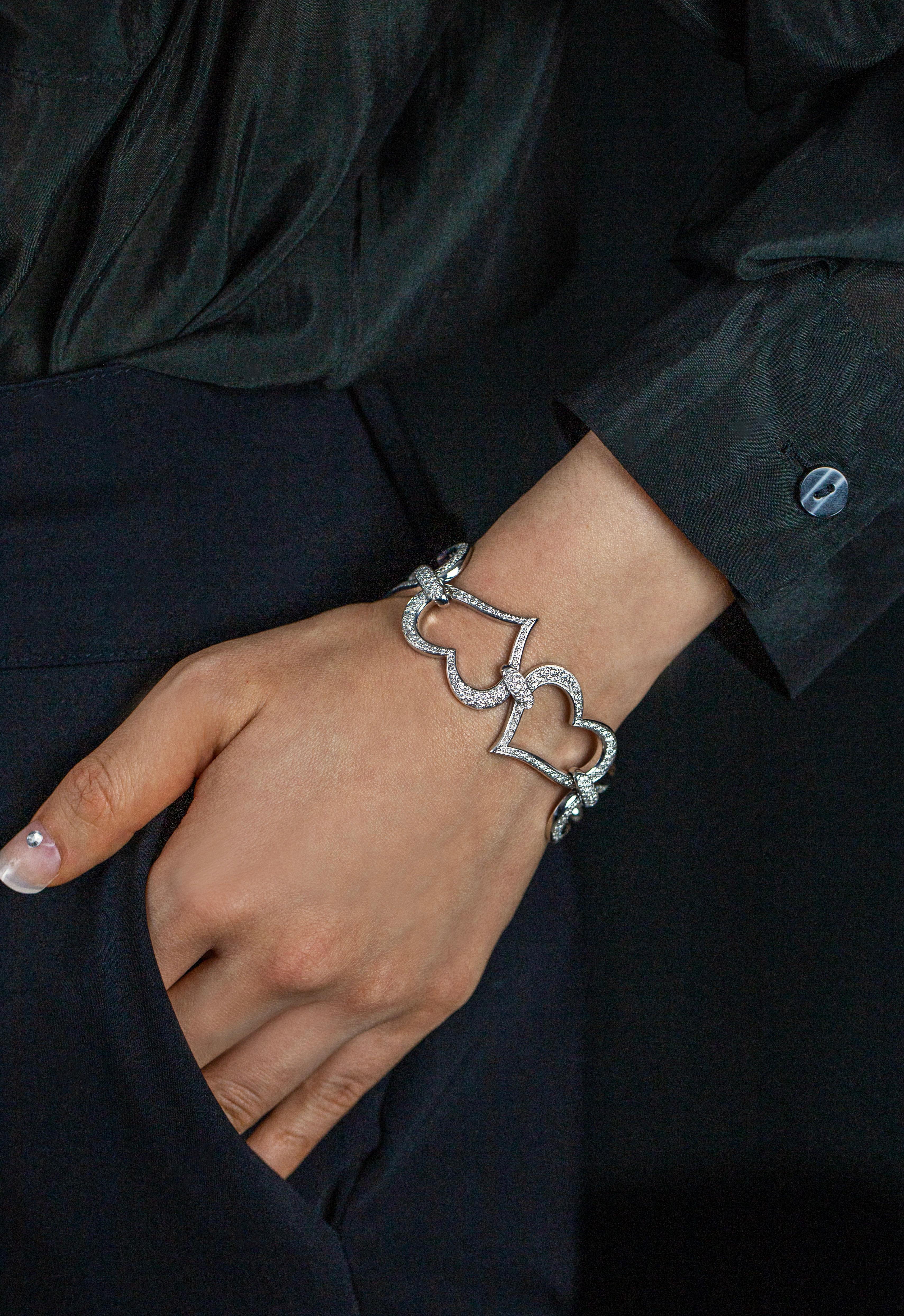 Round Cut Piaget 4.70 Carats Round Brilliant Cut Diamond Link Heart Bracelet in White Gold For Sale