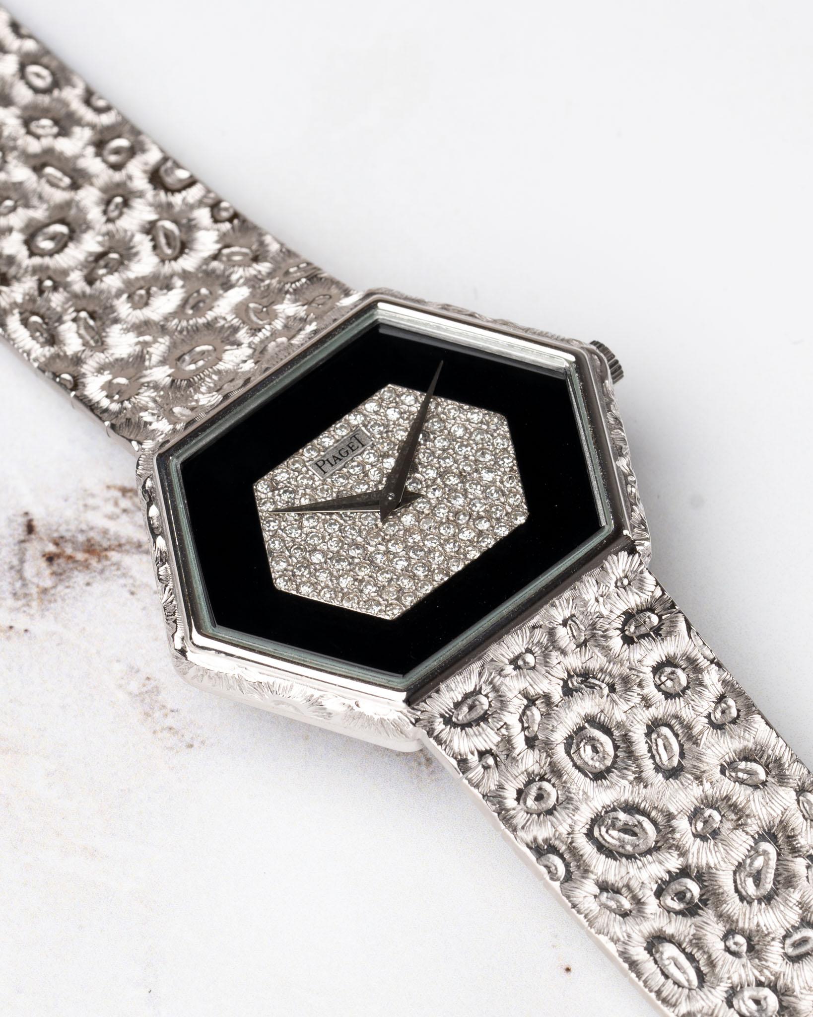 Piaget 95788 A18 Octagon Pave Diamonds and Onyx Dial Leopard Bracelet 18k White en vente 8