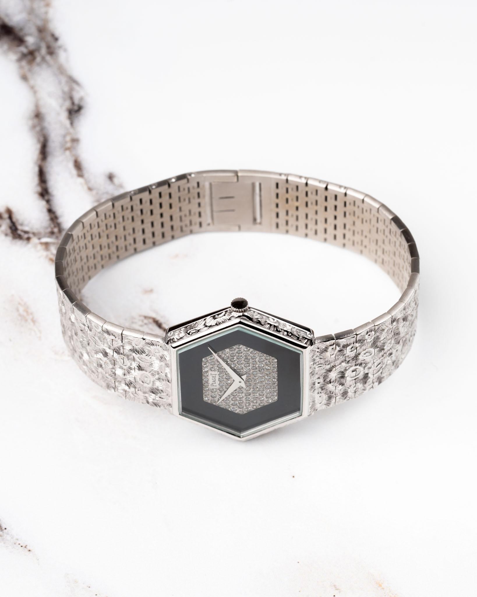 Piaget 95788 A18 Octagon Pave Diamonds and Onyx Dial Leopard Bracelet 18k White Bon état - En vente à SYDNEY, AU