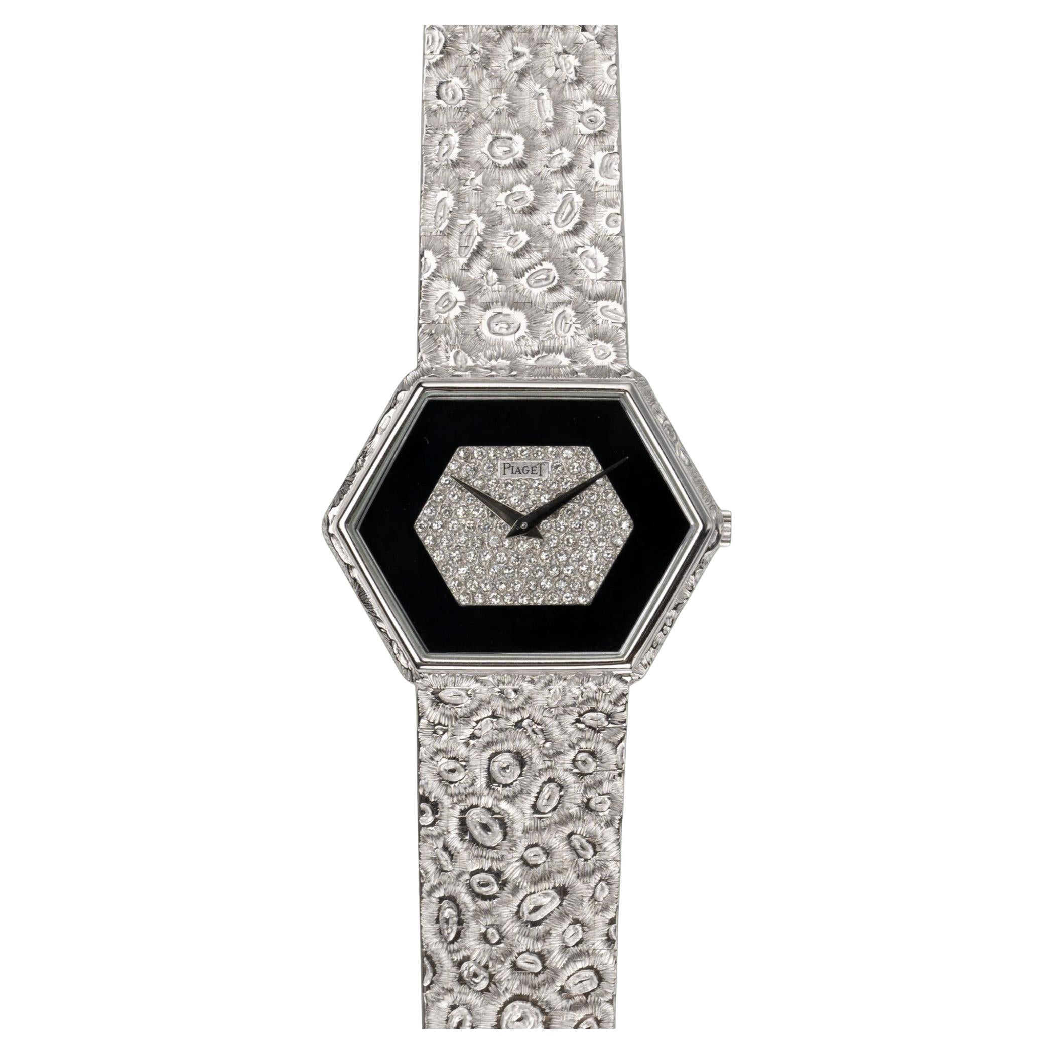 Piaget 95788 A18 Octagon Pave Diamonds and Onyx Dial Leopard Bracelet 18k White en vente