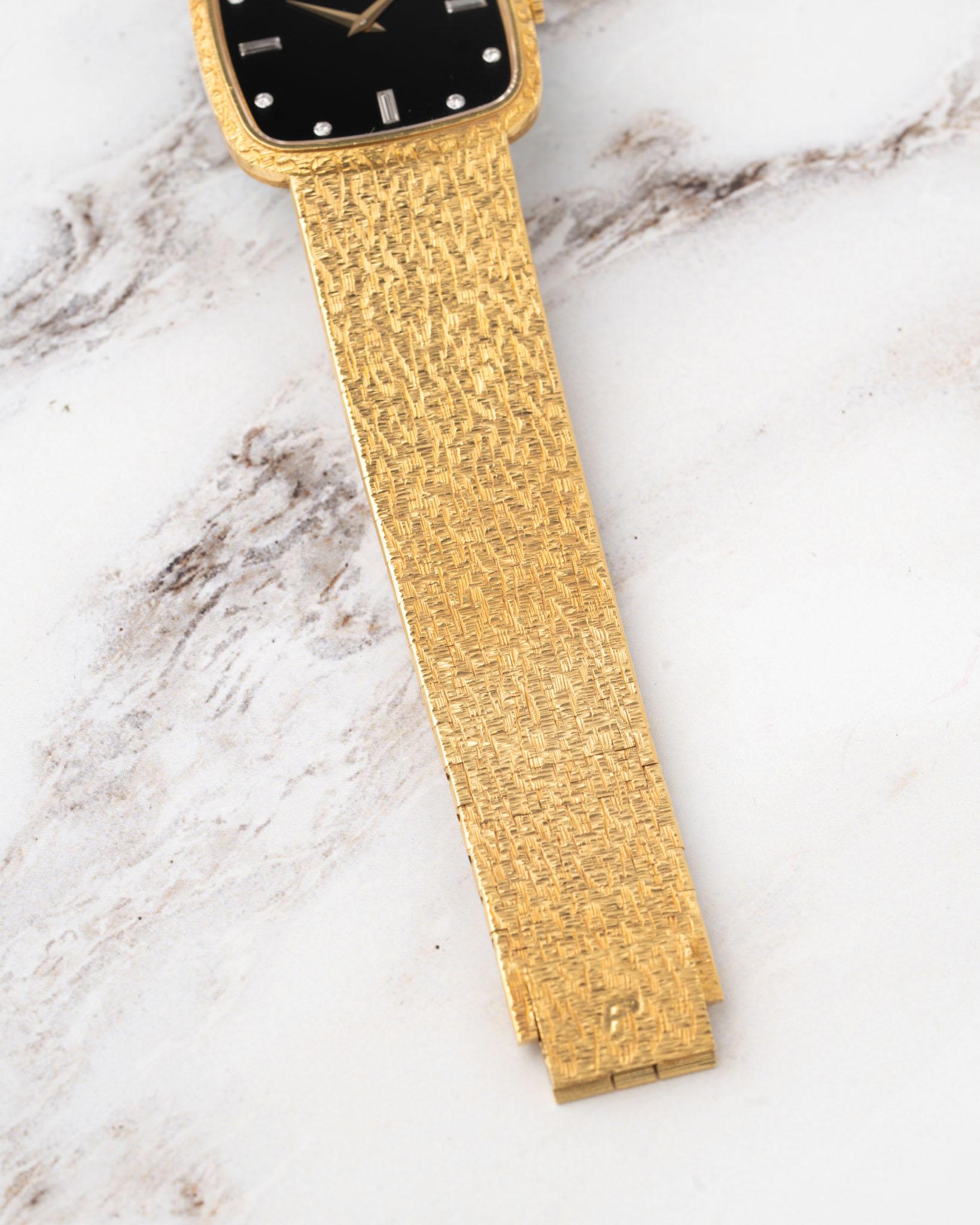 Piaget 9771 A68 Onyx and Diamond Dial 18k YG 1980s en venta 10