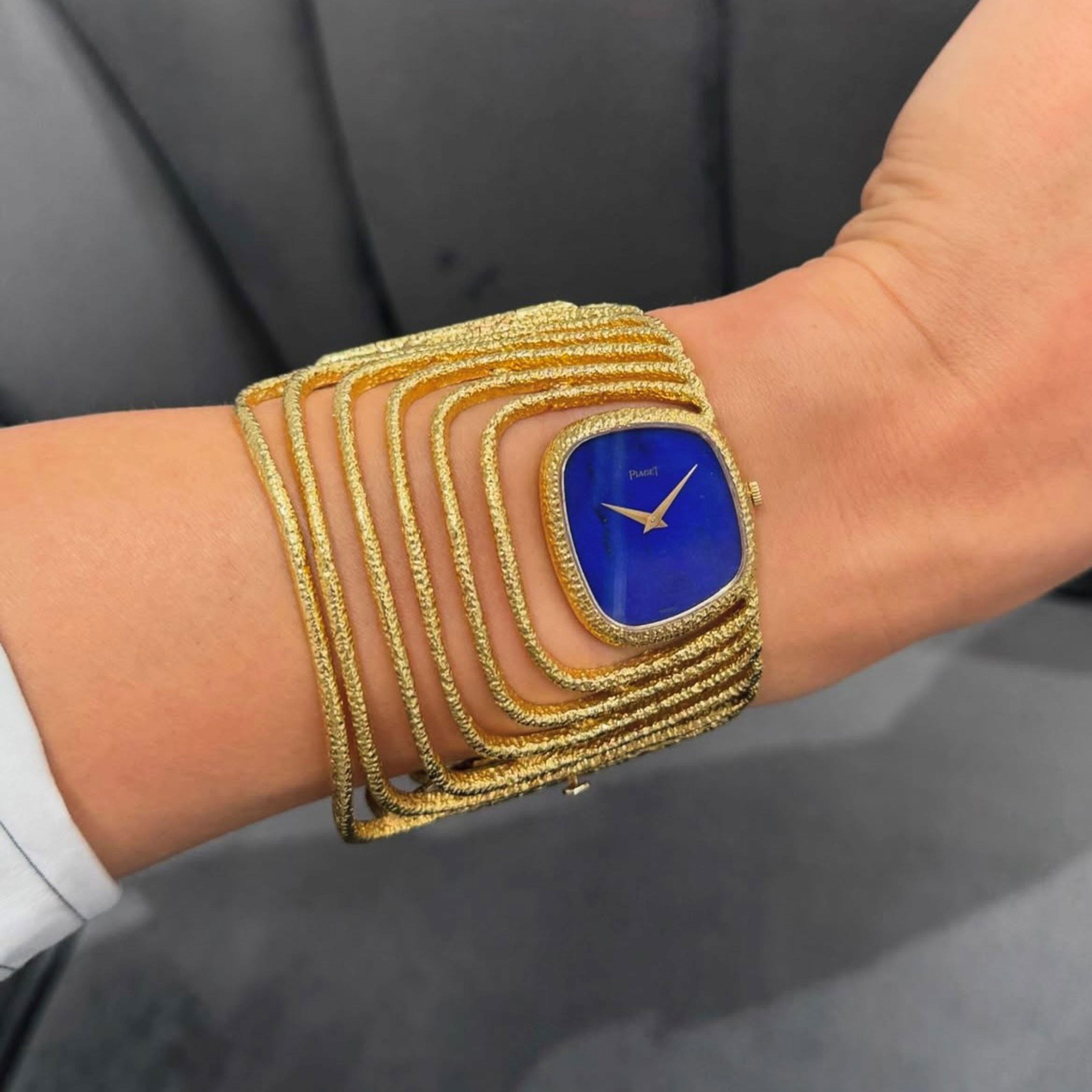Piaget. Eine sehr seltene Armbanduhr aus 18 Karat Gold und Lapislazuli (Gemischter Schliff)