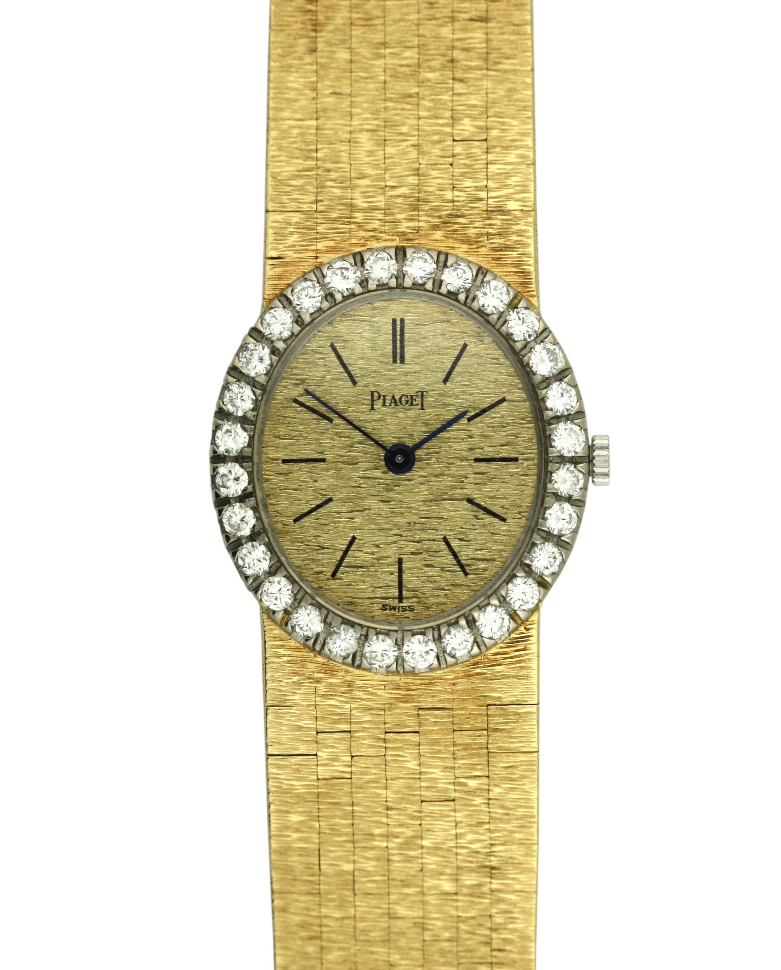 
Piaget
Reloj de pulsera de oro amarillo y engastado con diamantes, Circa 1980
Esfera: champán
Calibre: cal. 9P mecánico, 18 rubíes
Caja: oro amarillo de 18 quilates y engastada con diamantes, fondo asegurado por dos tornillos
Número de caso:
