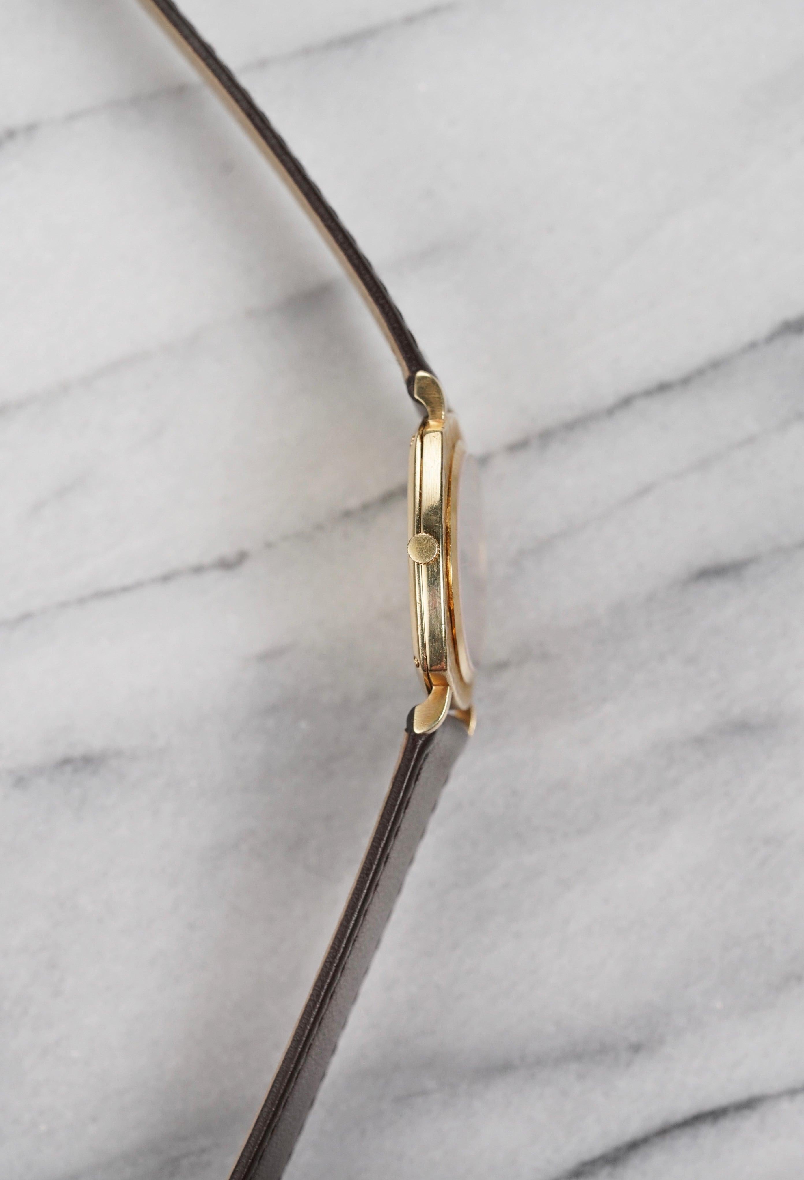Femenino o masculino Reloj automático Piaget con esfera de madera en oro amarillo de 18 quilates, principios de los 80 en venta